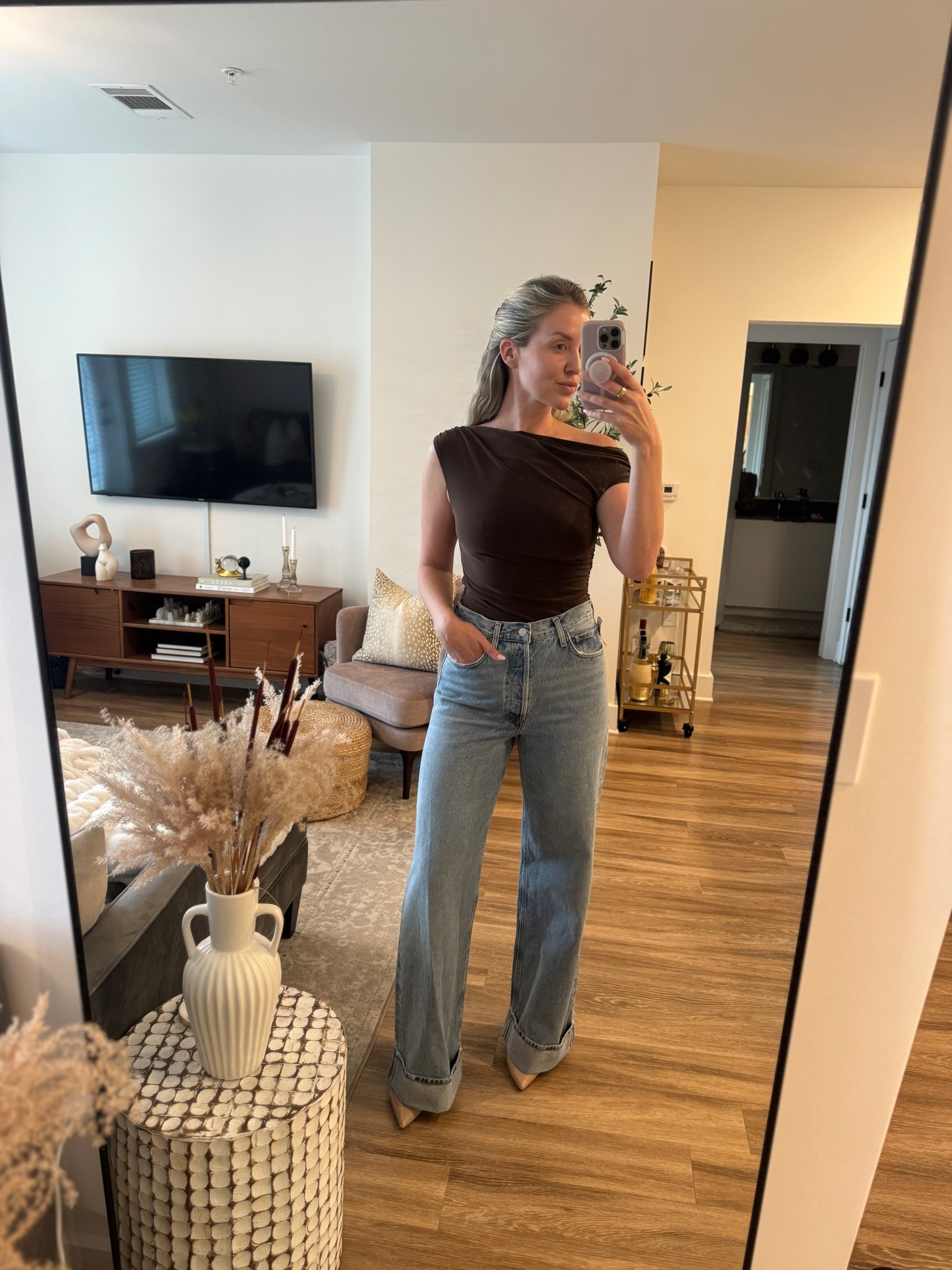 Aritzia sale!!
Jeans - 26 (run big) 
Top - S (true to size) 

#LTKSeasonal #LTKSaleAlert #LTKFindsUnder100