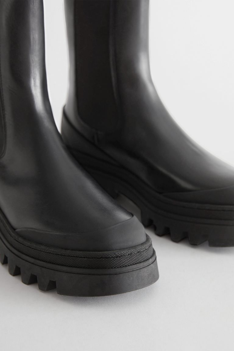 Chelsea-Boots aus Leder mit schwerer Sohle | H&M (DE, AT, CH, DK, NL, NO, FI)