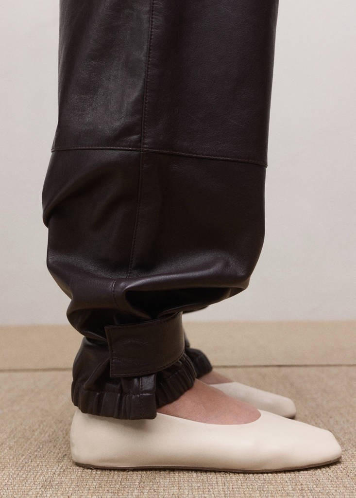 Leather ballet flats 🤍 The Row look for less 

#flats #dupe #therow #leatherflats #workwear 

#LTKWorkwear #LTKootd #LTKOver40