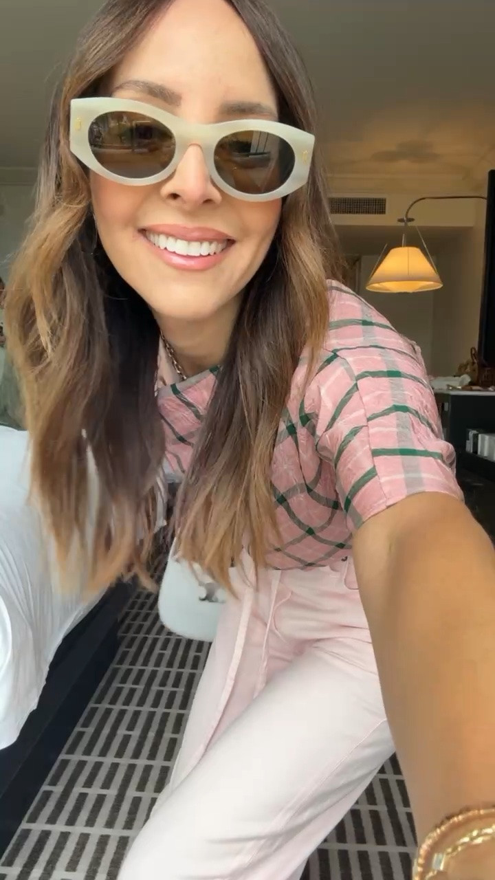 Today’s outfit: these pink jeans that have quickly become one of my favorite pieces for summer 🩷🩷 The fabric is so soft and lightweight, which makes them incredibly comfortable even on warmer days. Such a fun way to add a pop of color to your wardrobe and the quality is amazing for the price. They’re under $160 and absolutely worth it!!!

#LTKdayinmylife #LTKgrwm #LTKootd