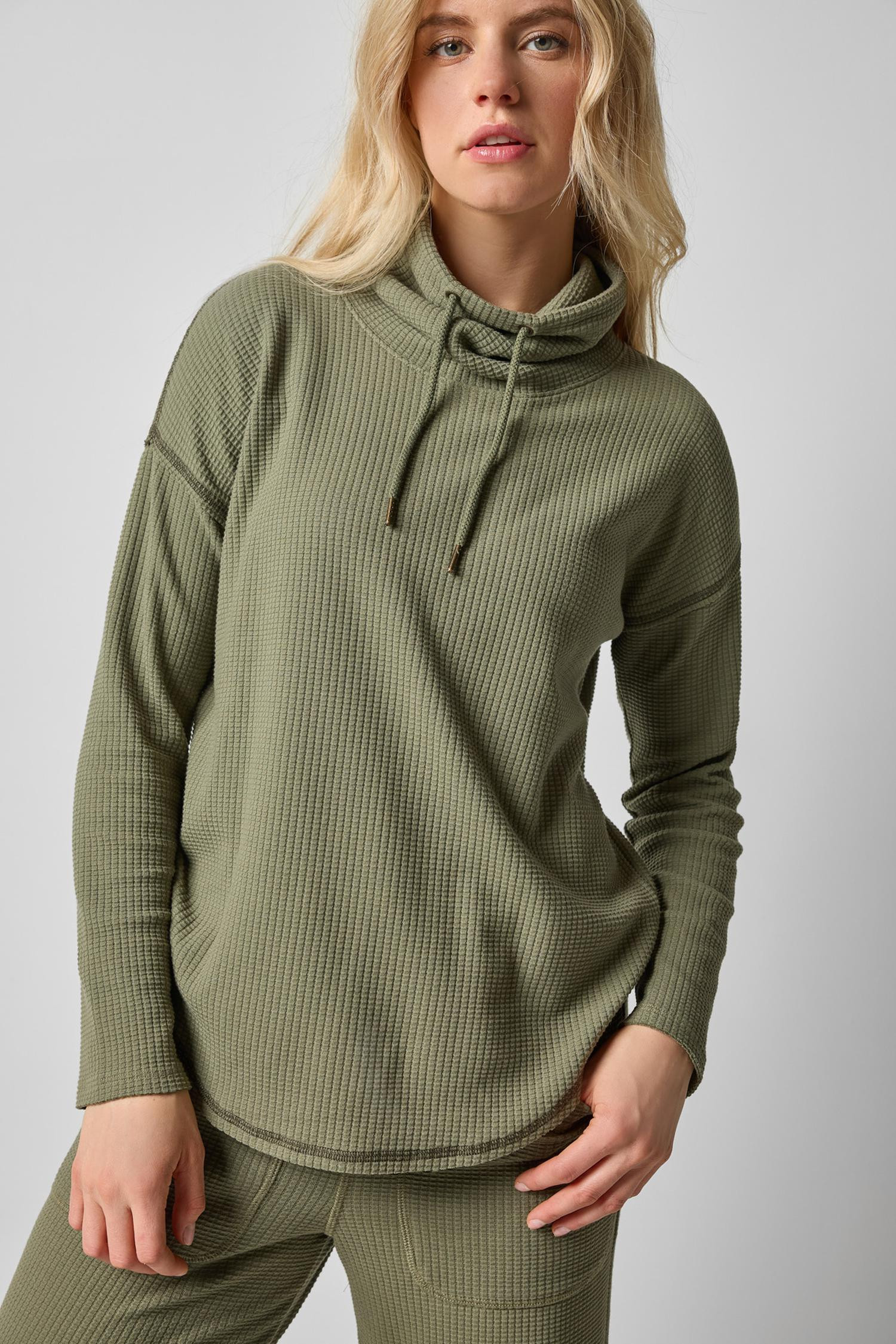 Rounded Hem Mock Neck | Lilla P