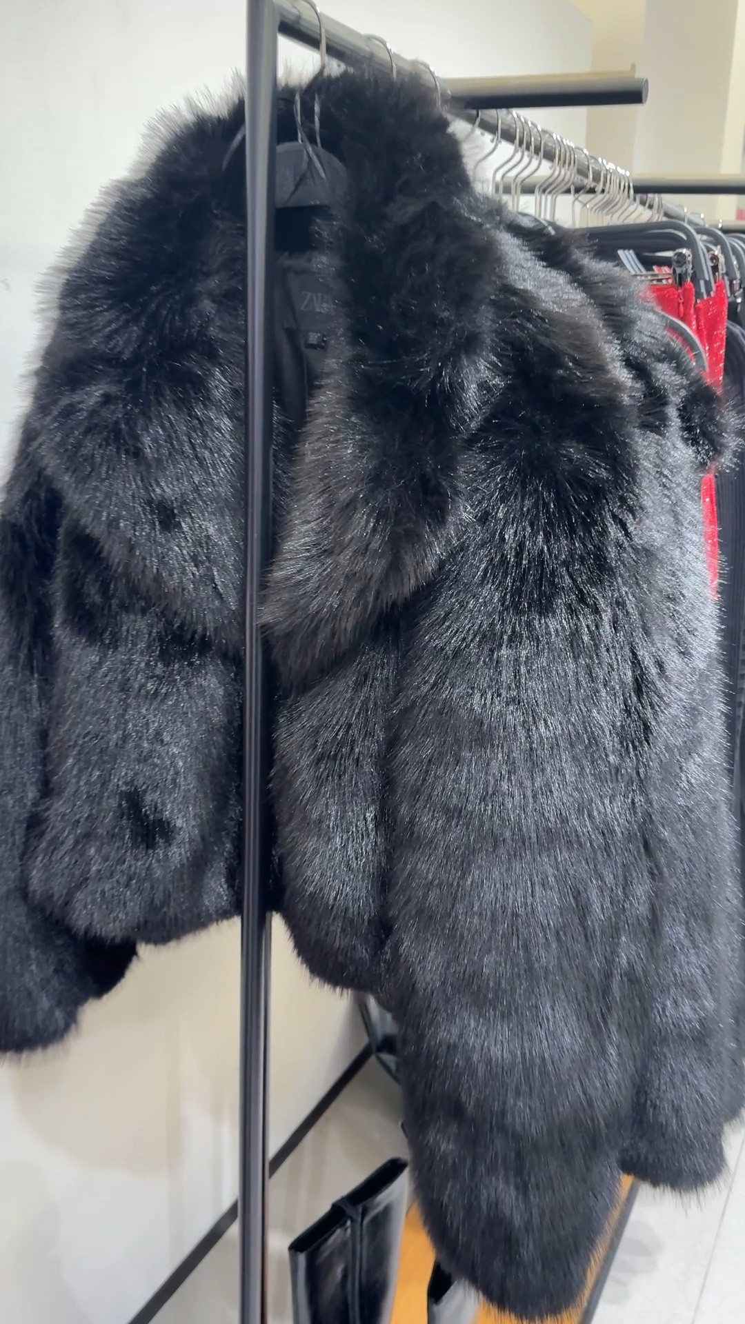 Zara sale must have:
Faux fur jackets