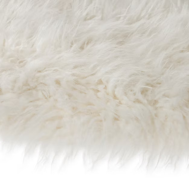 3' Faux Fur Round Rug White - Pillowfort™ | Target