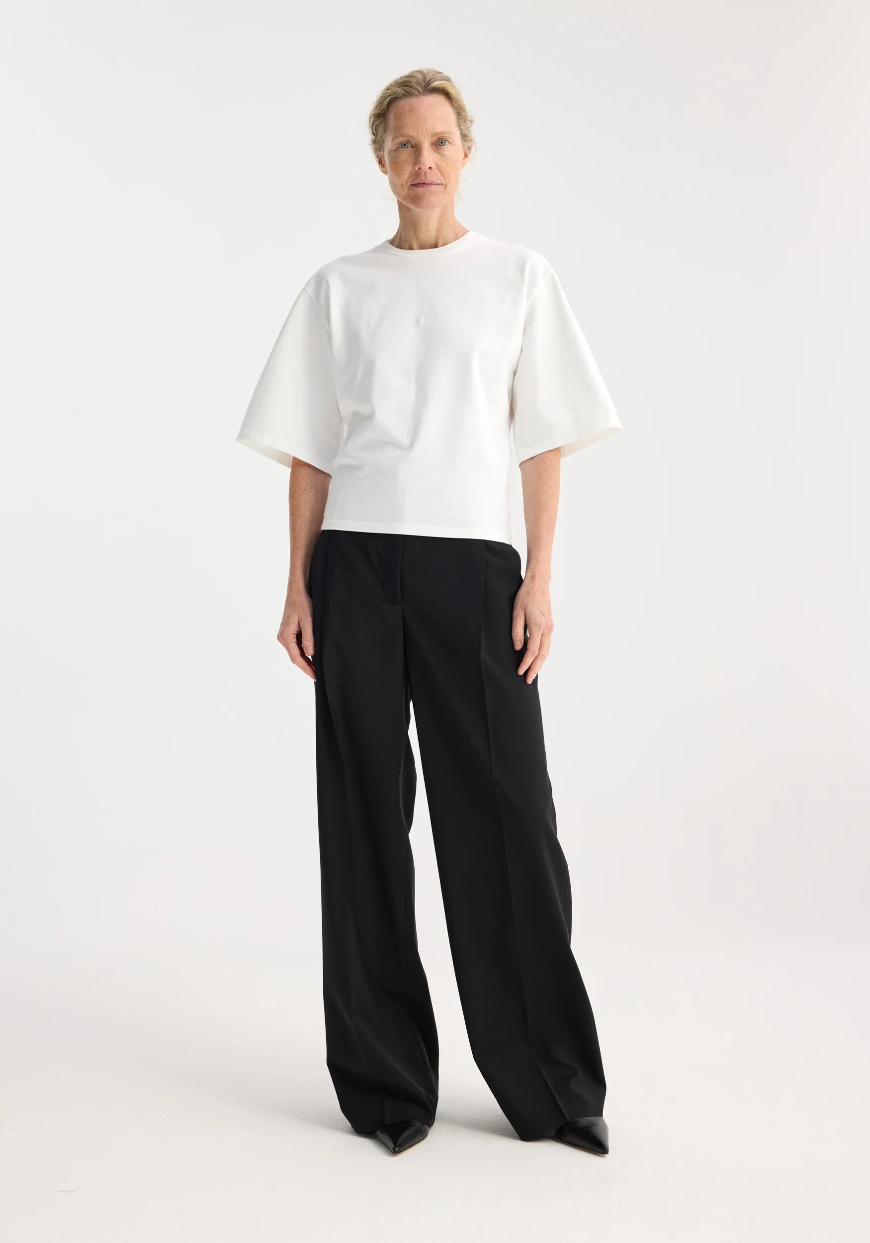 fitted logo t-shirt | optic white | Rohe