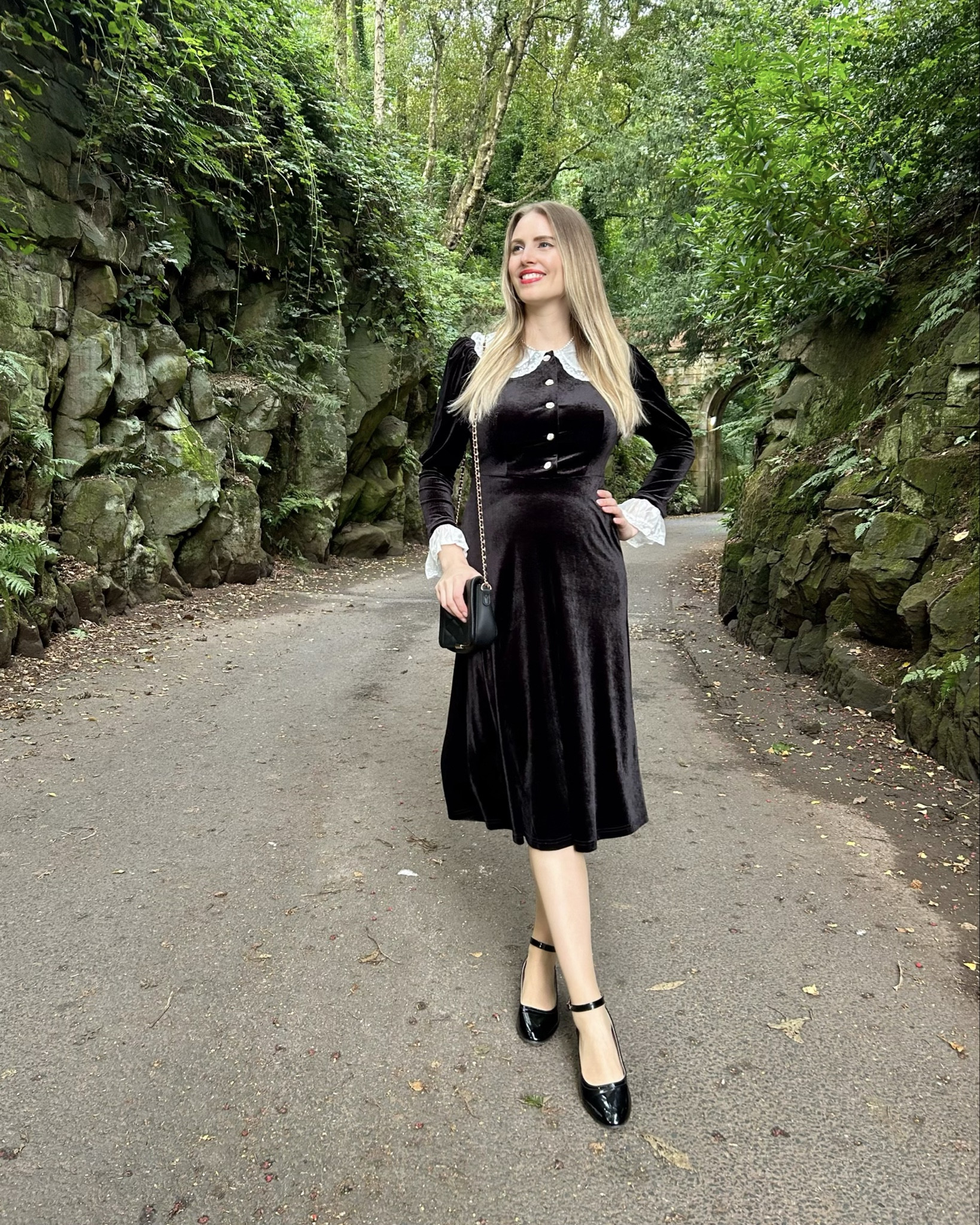 Black velvet dress by Simple Retro 🎼🖤

Autumn fashion autumn dress fall dress autumn outfit fall outfit vintage style retro style vintage dress vintage fashion retro dress 

#FashionMonth #LTKautumn #LTKstyletip