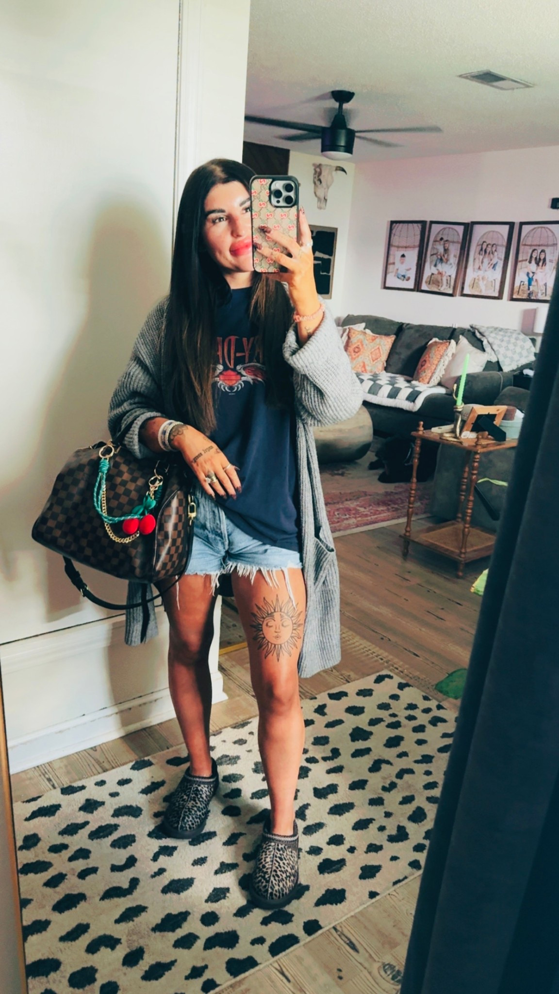 I love a vintage tea and a cardigan ❤️
But these leopard Uggs are the statement piece 🐆 