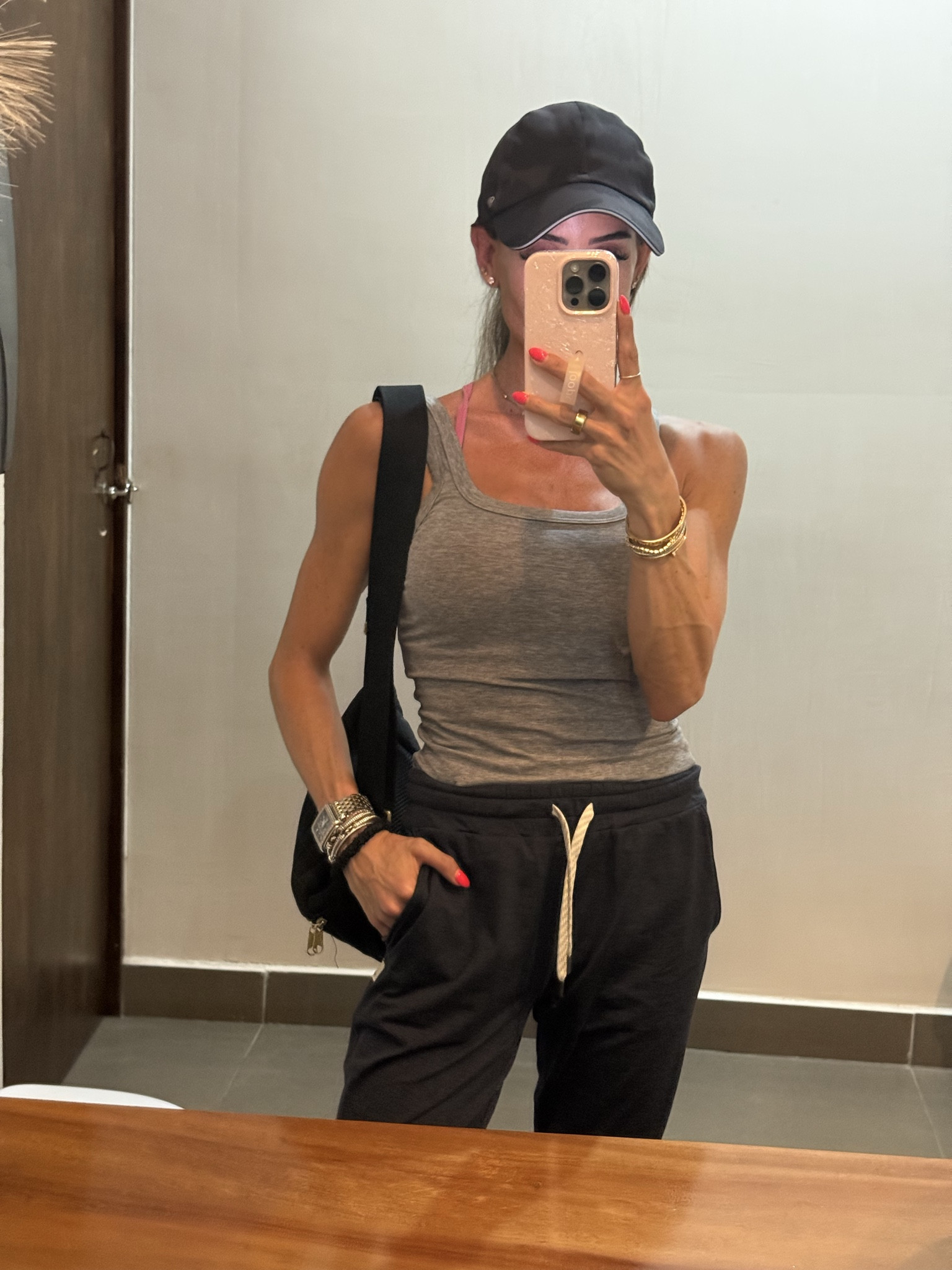 Travel outfit joggers xxs tank xs 

#LTKSaleAlert #LTKPetite