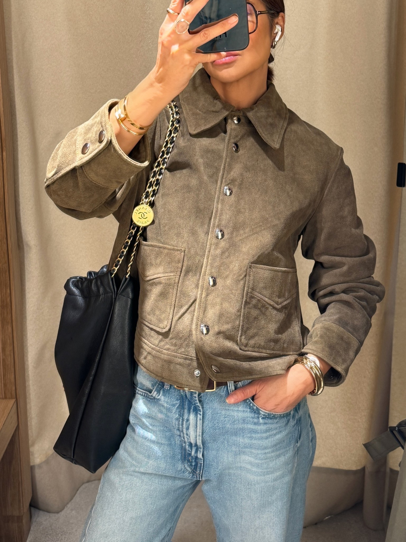 Relaxed casual suede jacket. 
I recommend sizing up a size or 2  

#LTKwinter #LTKautumn #LTKstyletip