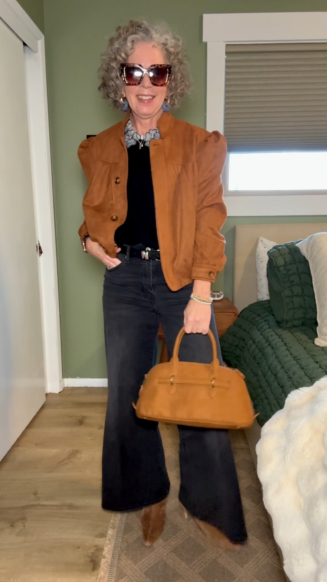 Dinner out with Instagram to real life friends. ❤️
Jeans size 27 
Sweater is  from TKMaxx
Bag is older I linked a similar style 
Boots are older I linked a similar option