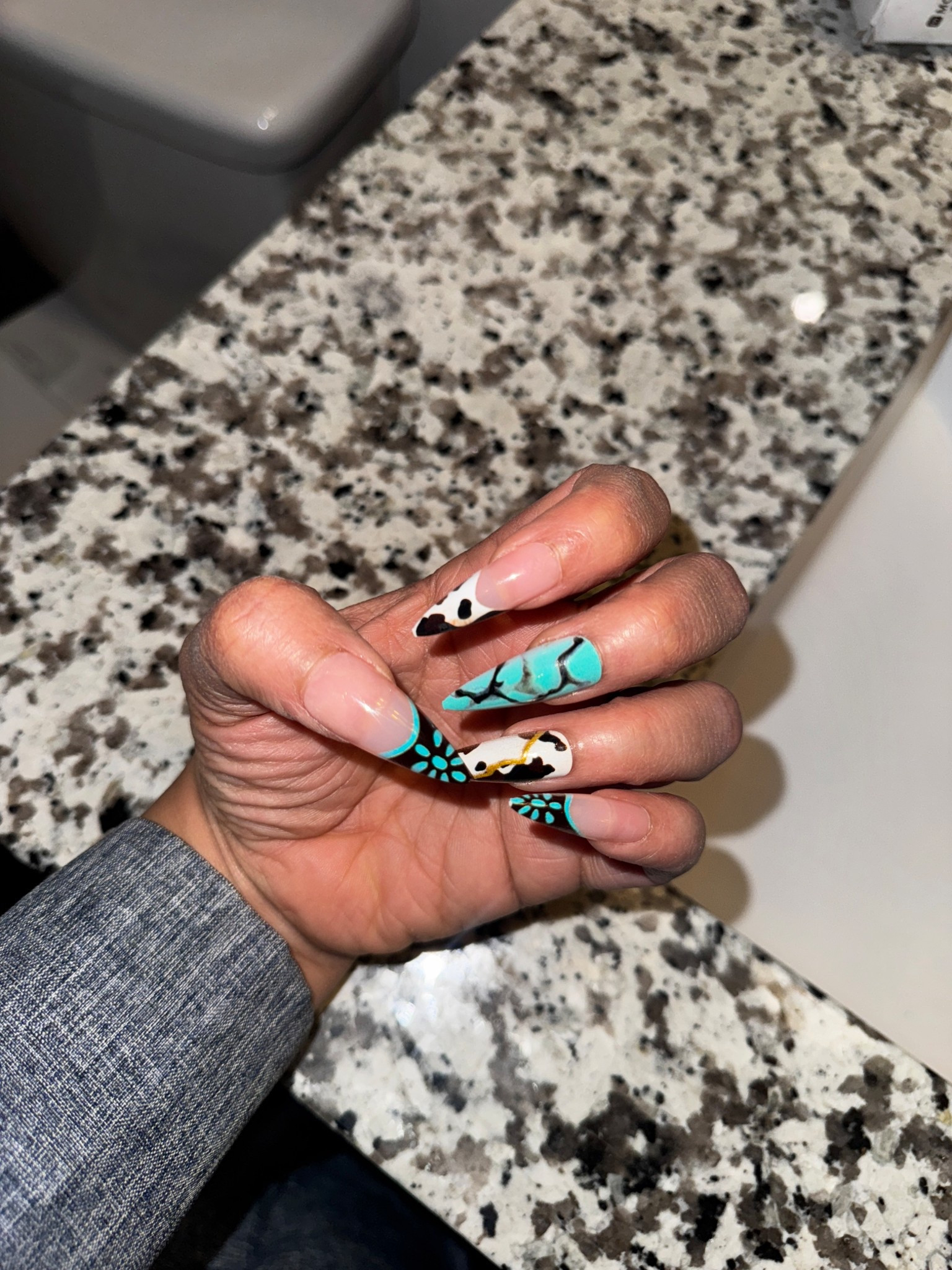 1st nails of the year 💅🏾


#pressons #pressonnails #nailart #naildesigns #diynail 

#LTKdayinmylife #LTKSaleAlert