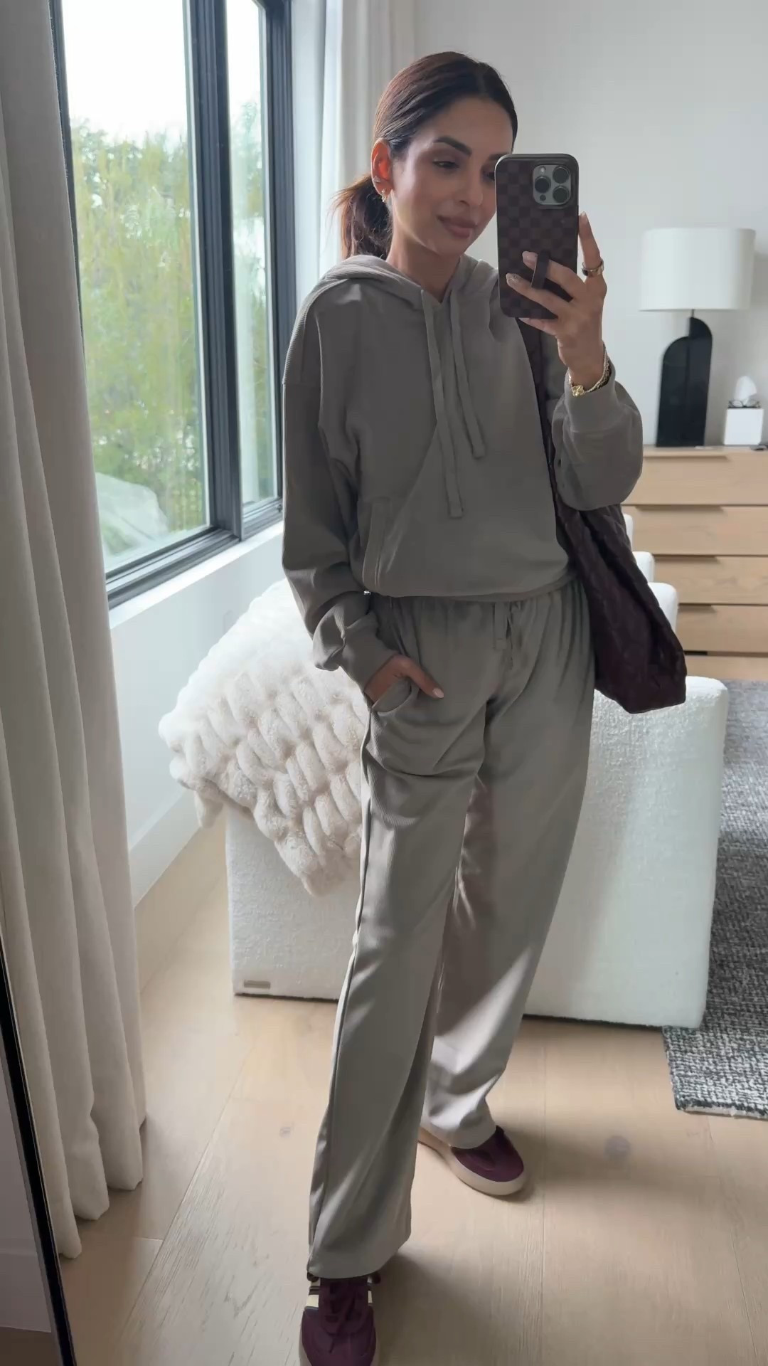 #abercrombiepartner This cozy set from @abercrombie is perfect for lounging, busy errands days where you wanna stay comfy, and of course for travel! I love that it doesn't wrinkle with wear and that we have the petite length option. I have the XS top and XS petite length in the bottoms 

#LTKTravel #LTKootd #LTKPetite