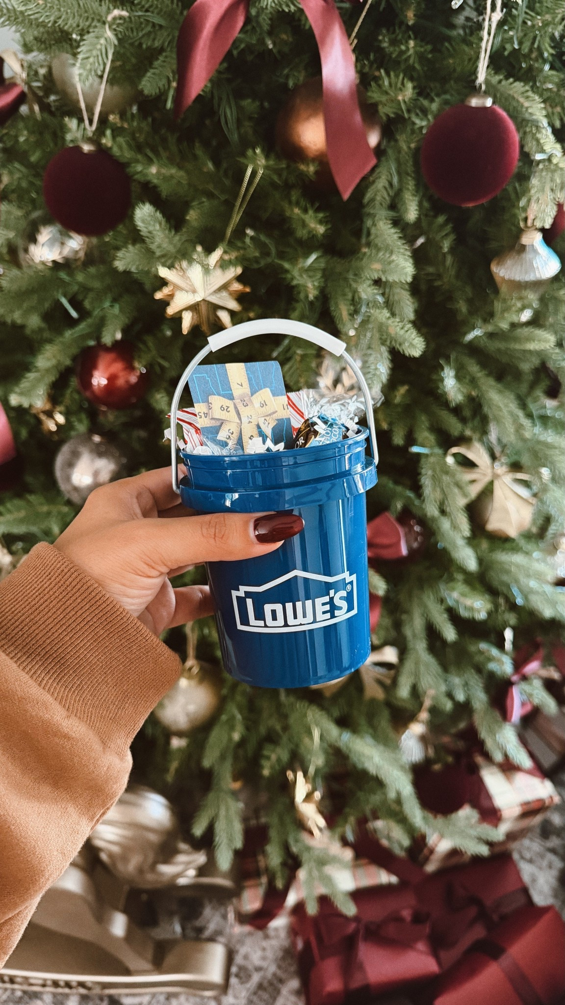 This @loweshomeimprovement bucket makes the cutest burr basket for him! Add a Lowe’s gift card + sweet treat for the perfect gift. Also sharing other good gift ideas below like a car wash kit, a household tool set, a griddle, power tools set and stocking stuffers ✨🎁

#ad #lowespartner #ltkgiftguide #giftsforhim #mensgiftguide #giftsforhim


#LTKHoliday #LTKMens #LTKGiftGuide