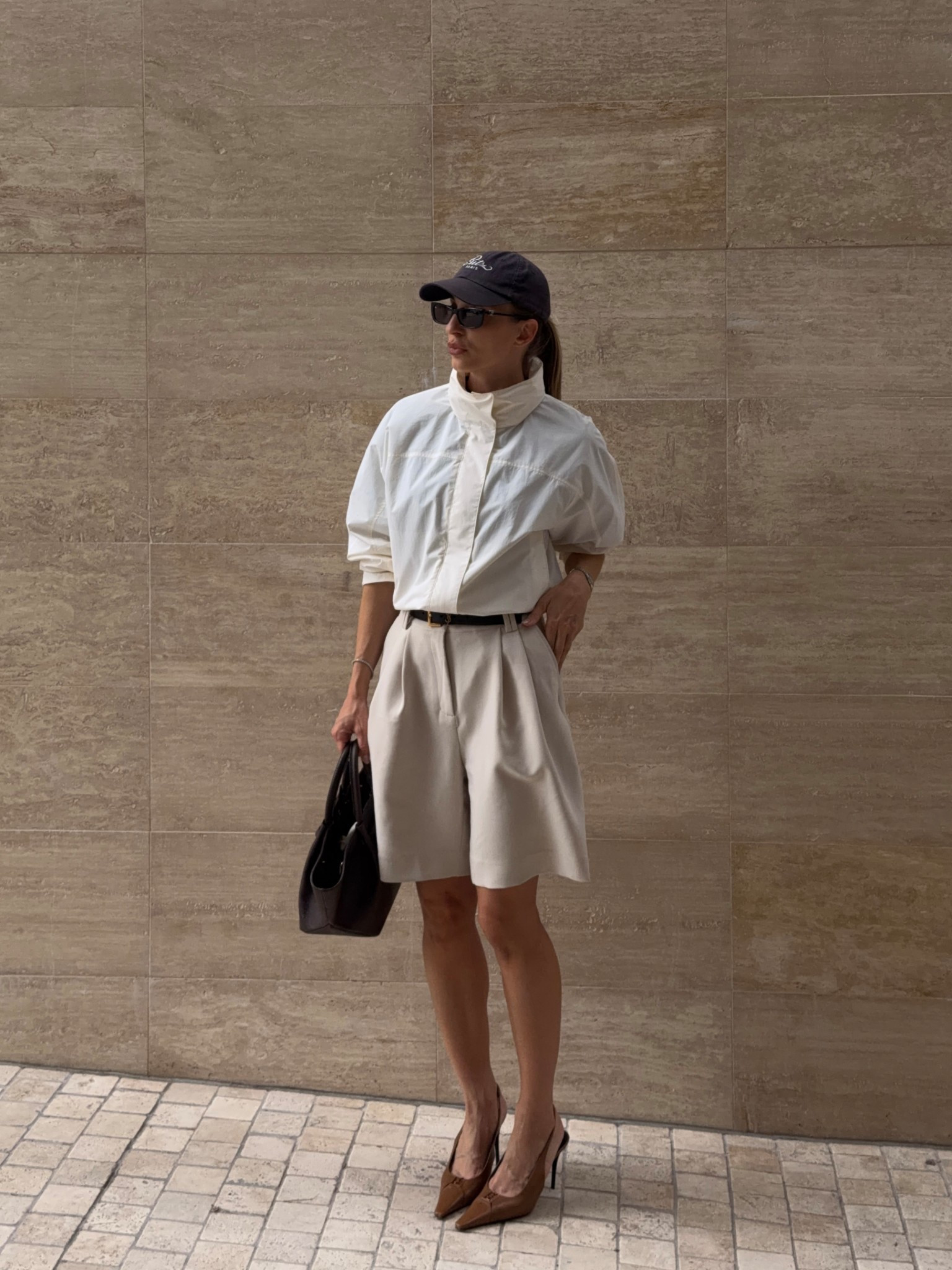 What I would wear to the Australian open, tennis outfit. Wearing size 8 in the Dissh Bermuda shorts & S in the Uniqlo windbreaker! 