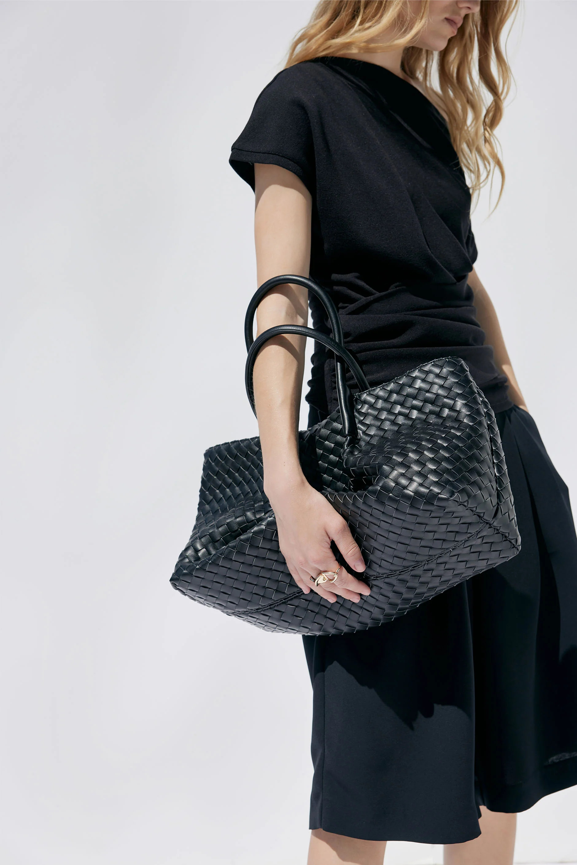 Isabel Weave Tote - Black | DECJUBA