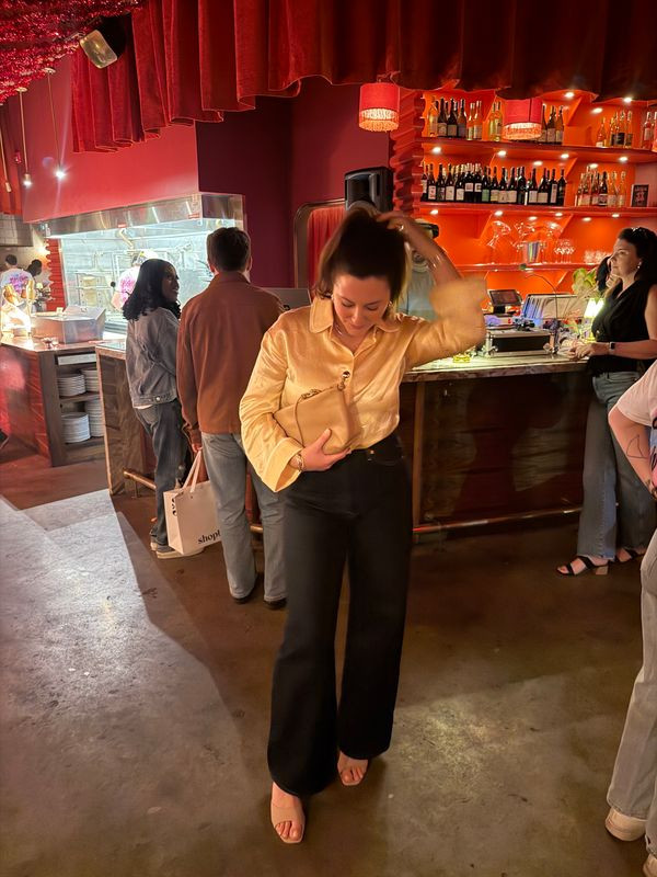 These jeans fit like a GLOVE! A wardrobe staple - Levi's! 

jeans l blouse l silk top l outfit l spring 

 