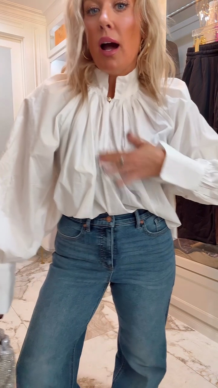 This outfit looks so expensive but it’s Walmart , top size small/ jeans size 6