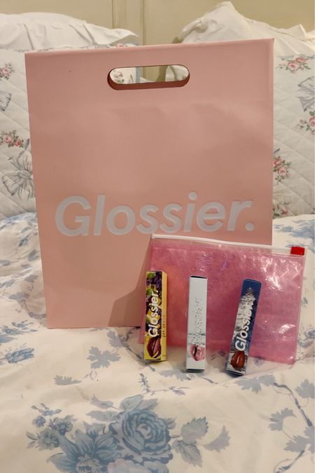 Glossier gift set balm dotcom 
Cute beauty gift sets 
Best beauty deals 

#LTKU #LTKHoliday #LTKbeauty