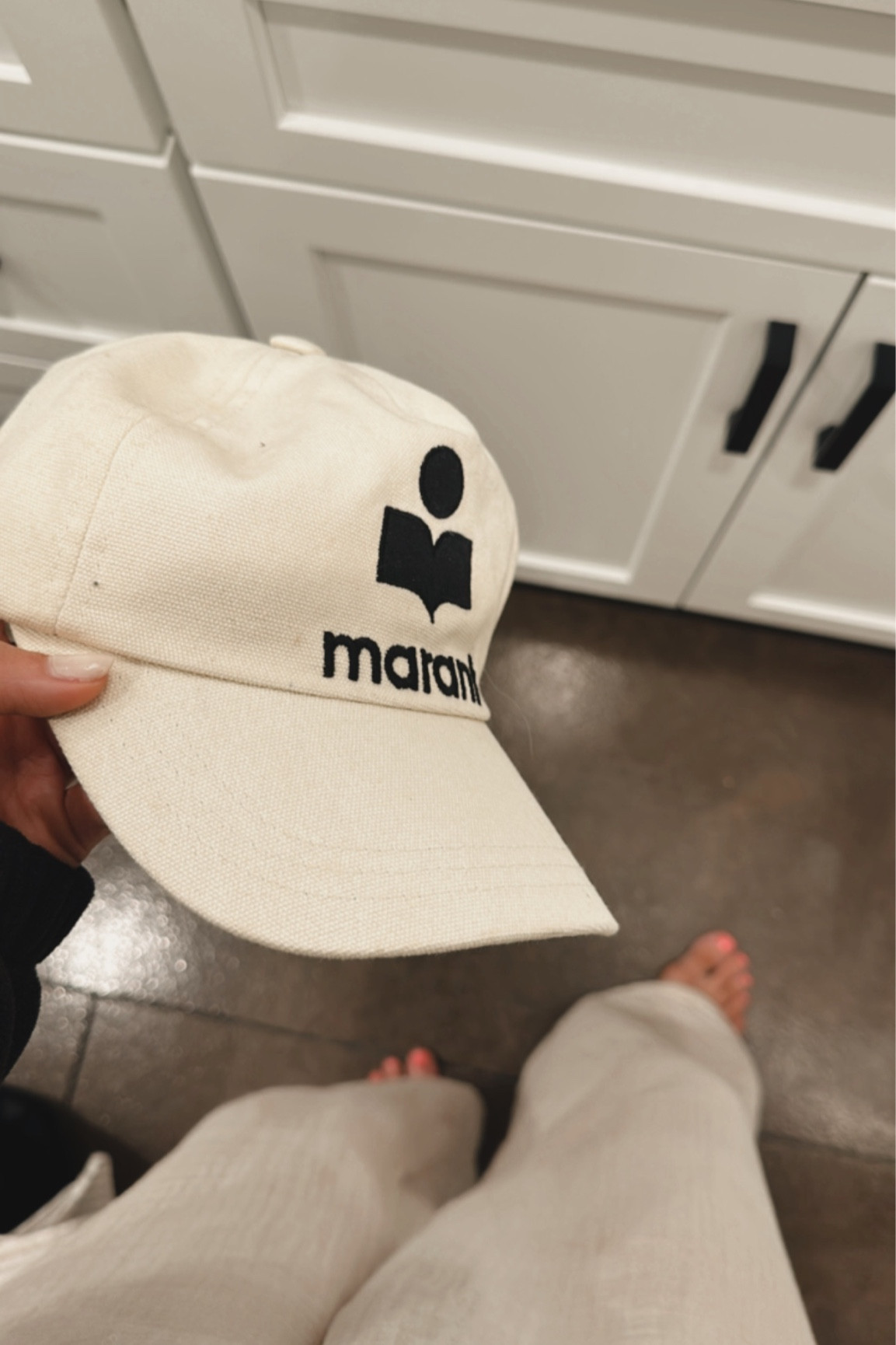 Graphic hat, baseball hat, athleisure style, neutral style #StylinbyAylin 

#LTKSeasonal #LTKstyletip