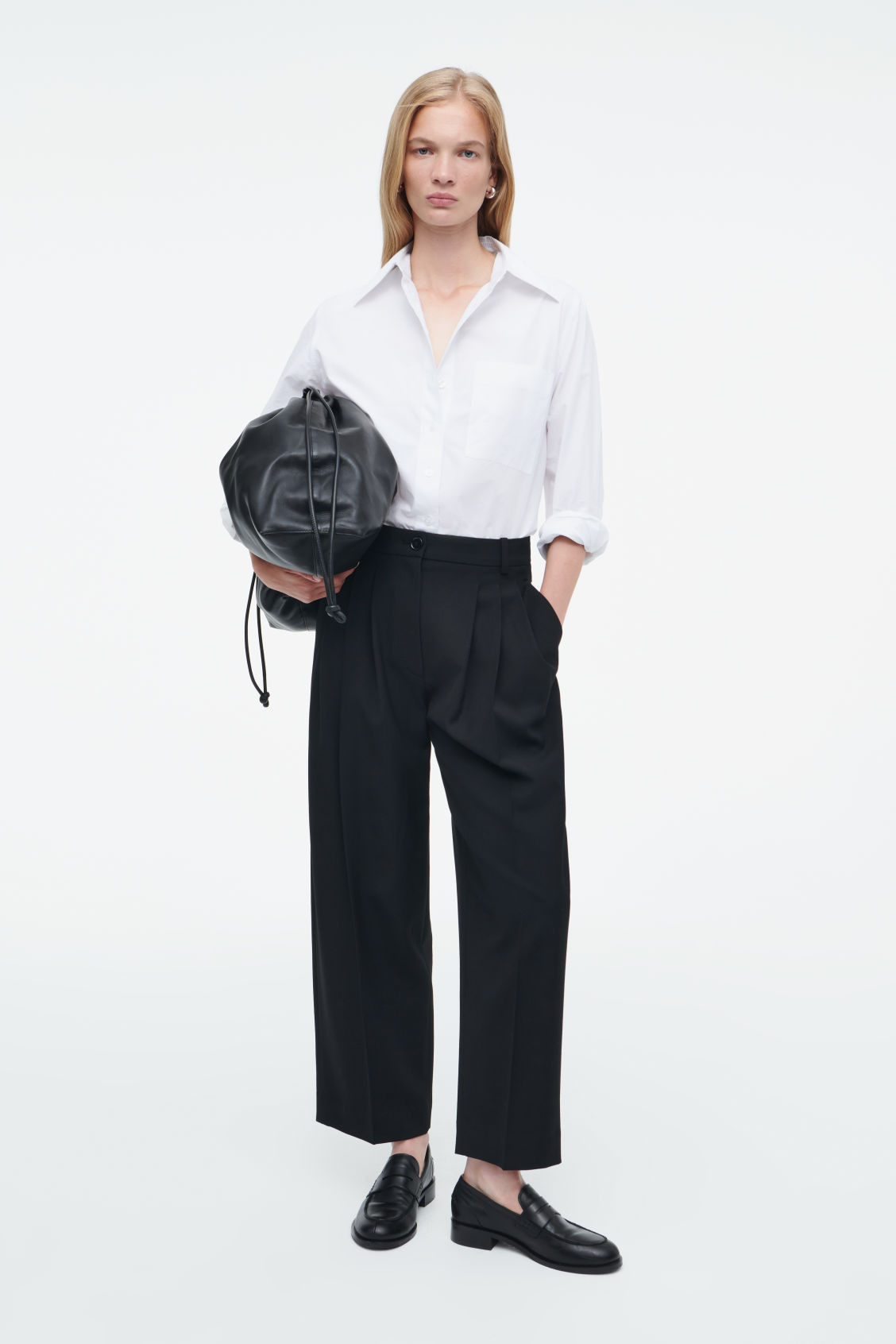 PLEATED BARREL-LEG WOOL-BLEND TROUSERS - BLACK - COS | COS (EU)