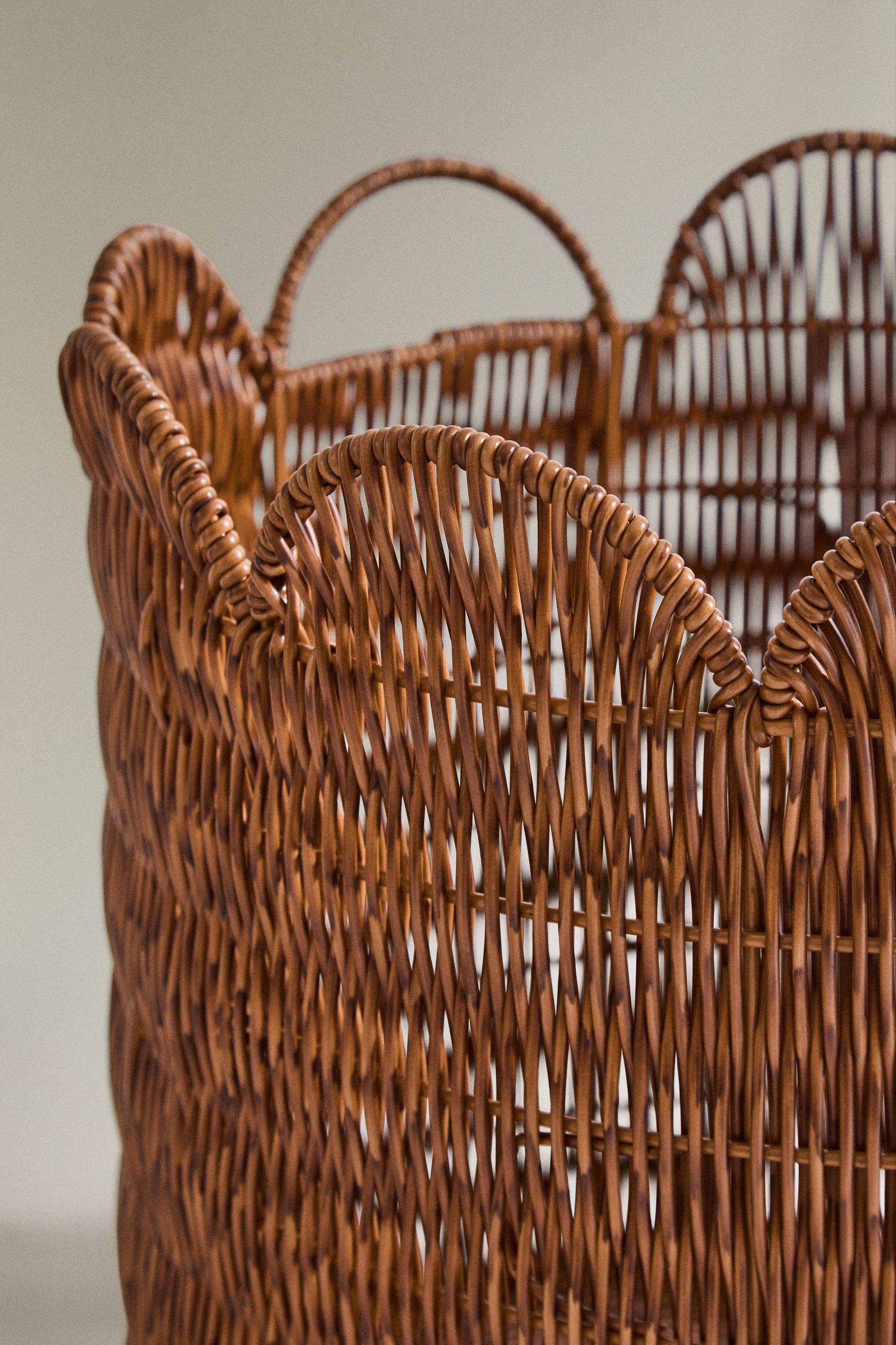 ROUND RECYCLED PLASTIC WAVE BASKET | Zara US