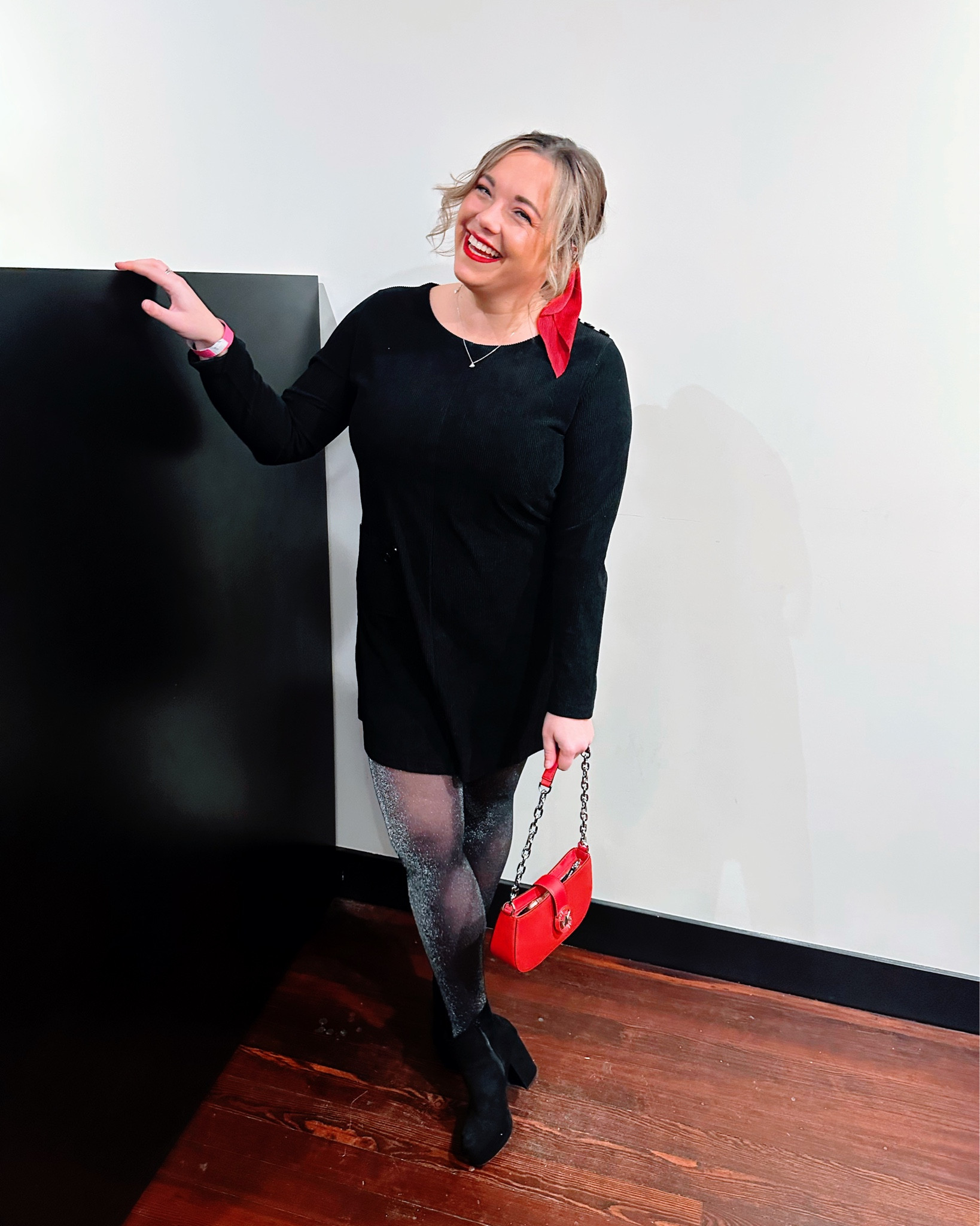 Feeling festive 💄🎄❤️

#LTKHoliday #LTKMidsize #LTKSeasonal