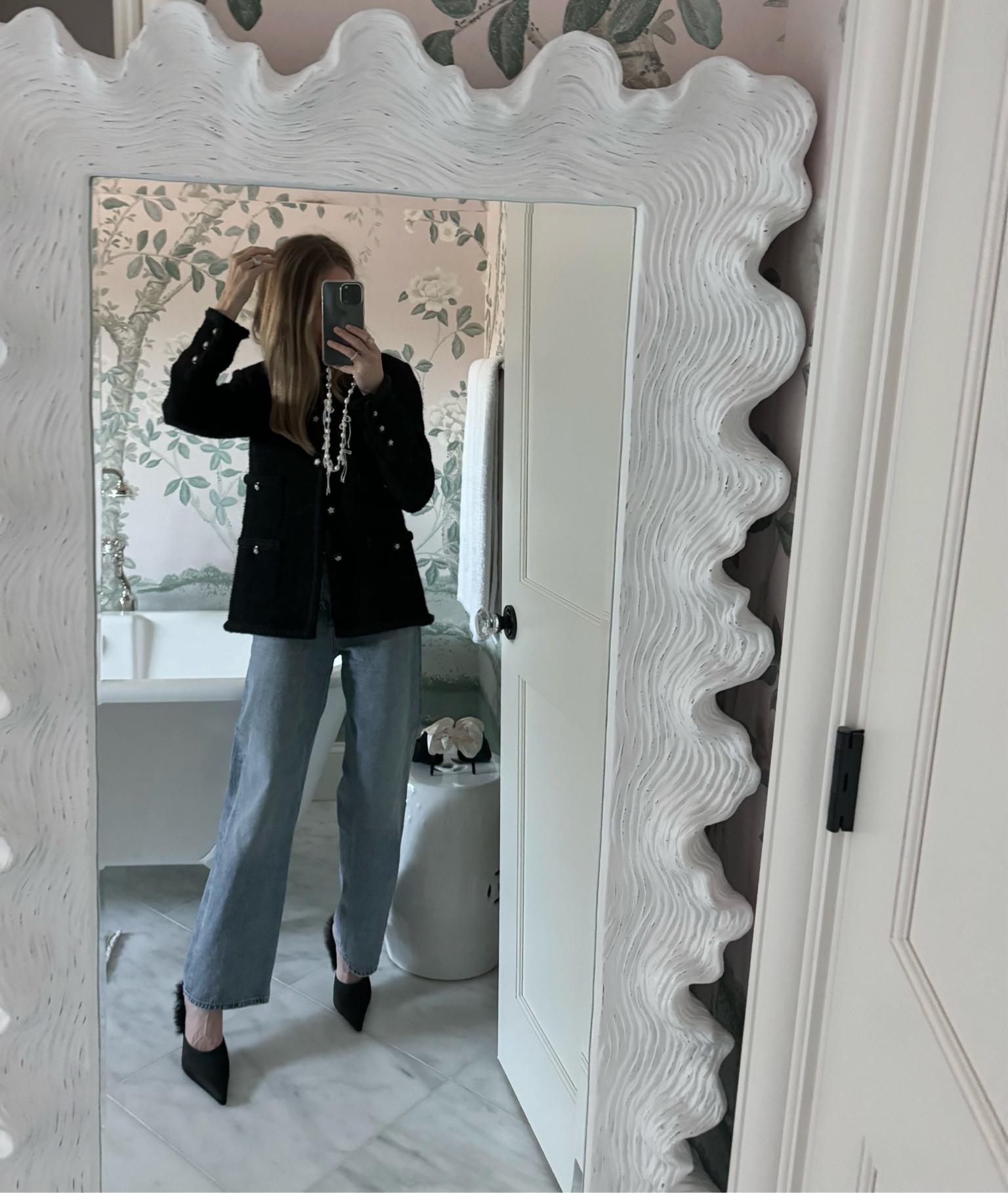 Easy outfit. Love the jeans! 