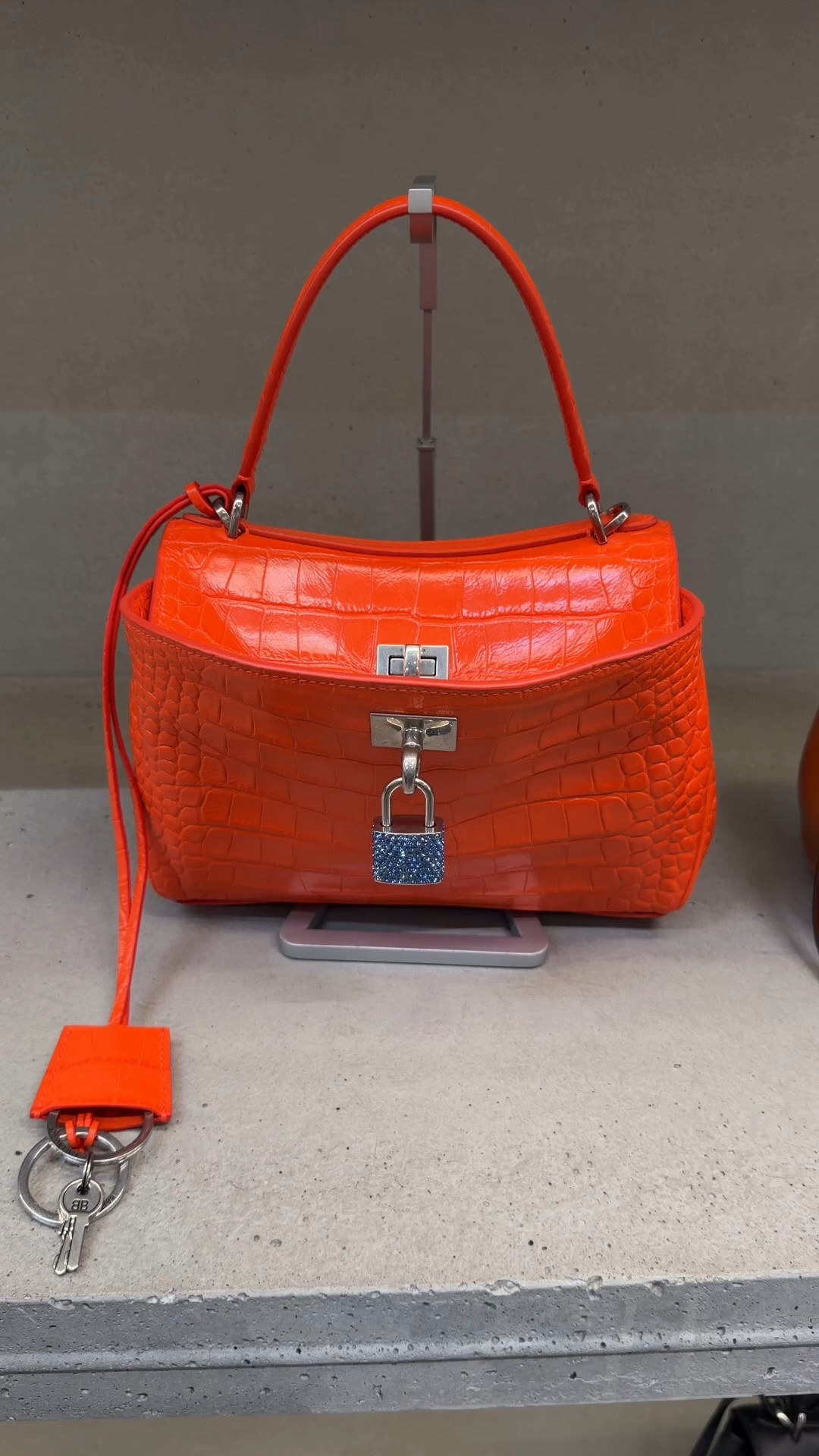 Saw this bag in person today and it’s so much fun. It’s on my daughter’s wish list.