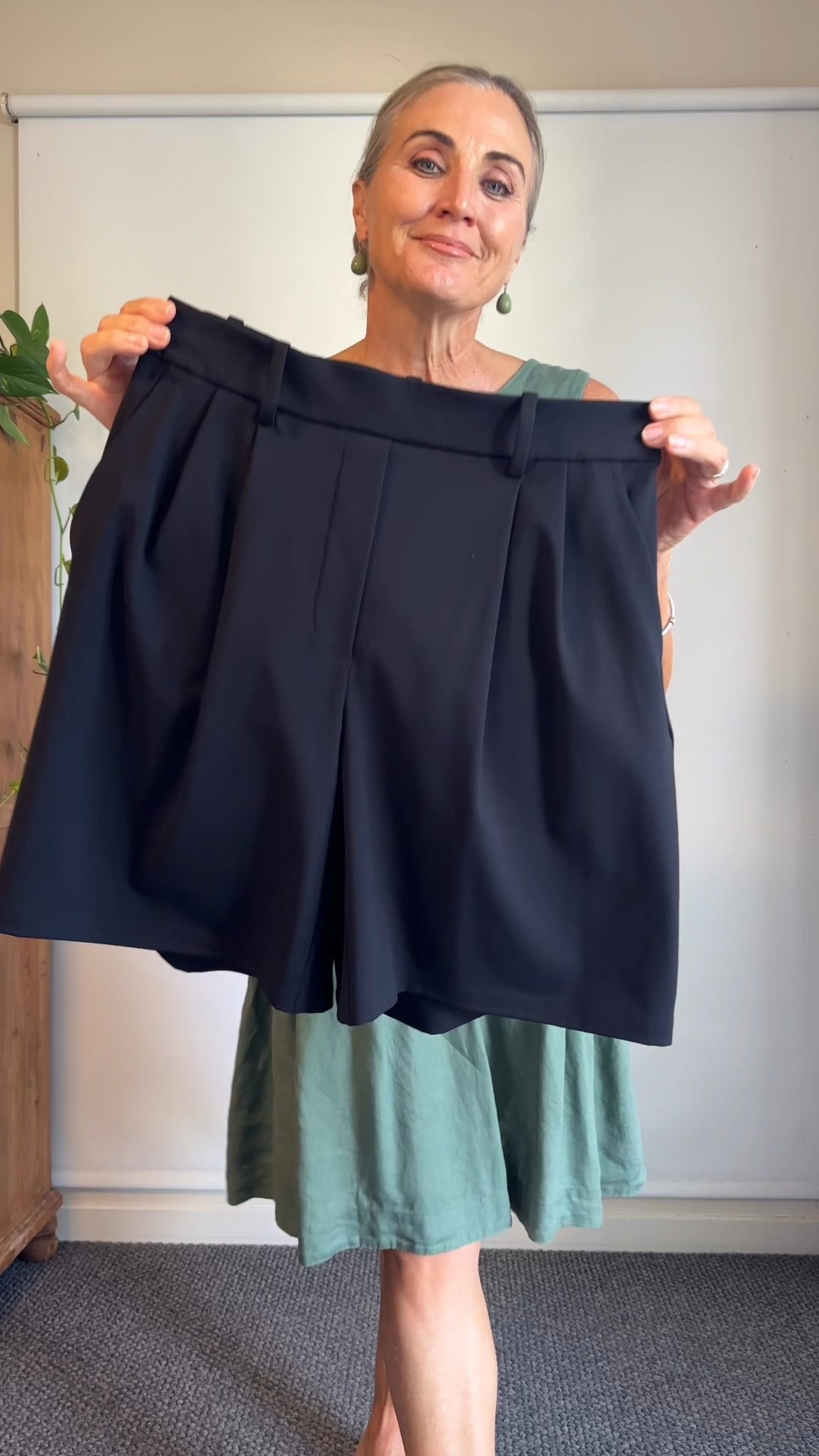 3 looks with black Bermuda shorts.
1. Classic all black.
2. White button down shirt.
3. Sport Luxe look.
Wearing shorts in M.
Black top size 10.
White shirt in S.



#LTKaustralia #LTKautumn #LTKover50style