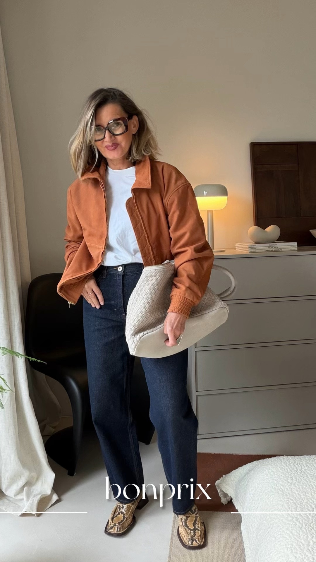 Minimalstyle in Wildleder und Dark Denim 👖dazu ein weißes Shirt, mehr nicht, ganz nach Carolyn Bessette Kennedy 😉 selten bei mir aber warum nicht 

#LTKspring #LTKpetite #LTKjeans