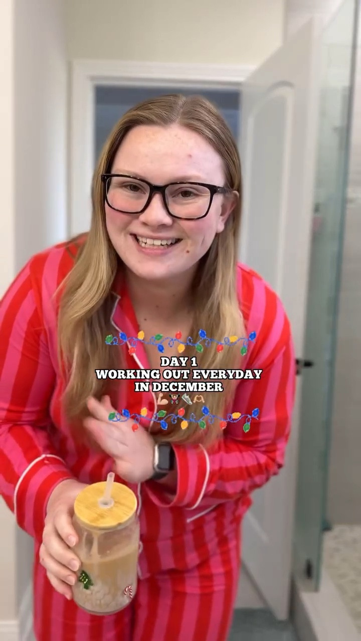 I wanted to finish the year strong, so I’m committing to working out everyday this month to keep me on track and hit my fitness goals! This month is full of lots of holiday baking so this is my way of making sure I don’t fall back!! Thank you for being here and I hope you had an amazing thanksgiving weekend!! Let’s go!! ✝️🎄🎅🏻 #gym #workout #december #boymom #mom #leximaedennis #vlog #typeonediabetes #realistic 

- @crz_yoga  @burnbootcamp @hydrojug @on