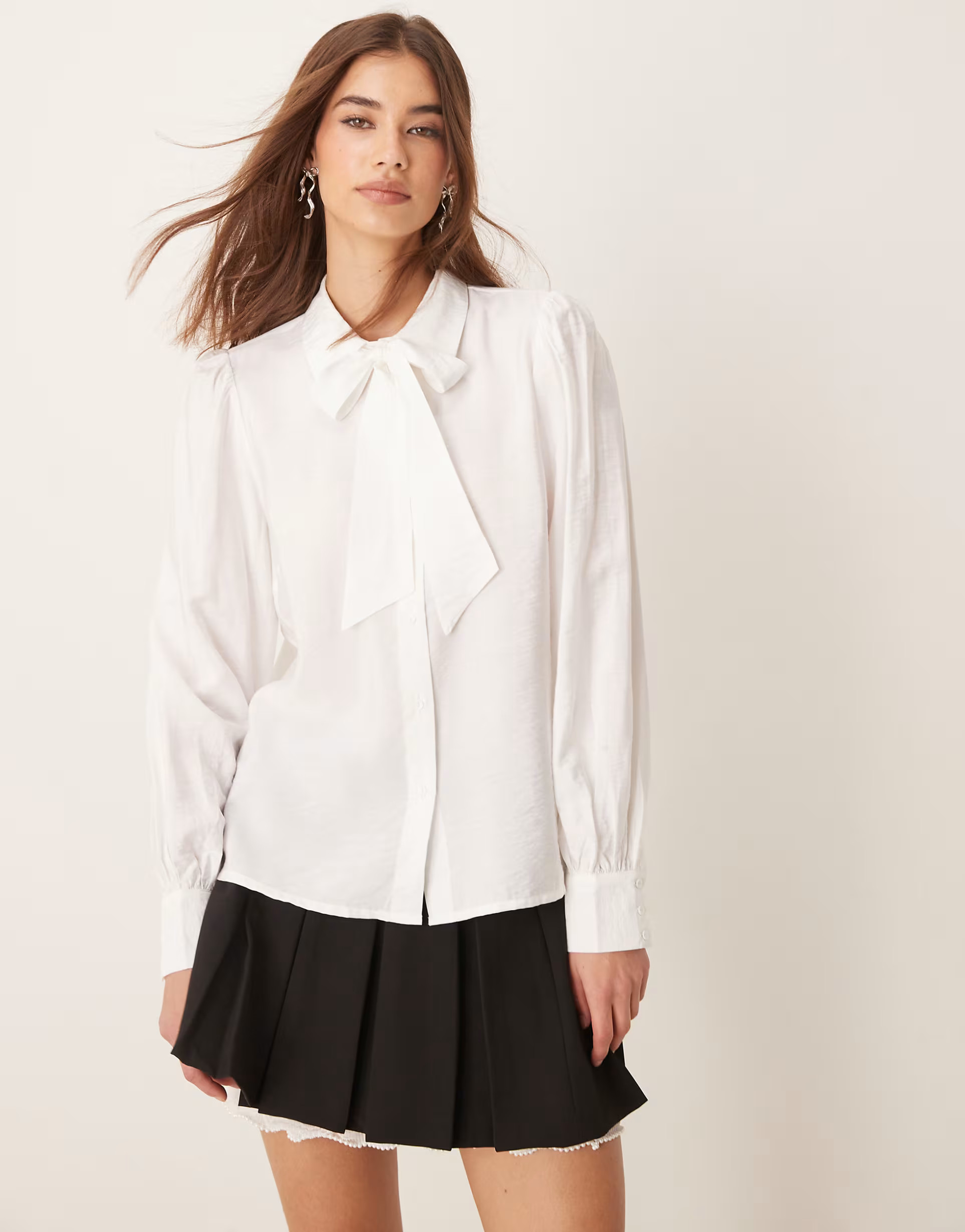 YAS - Blouse avec col à nœud lavallière - Blanc | ASOS (Global)