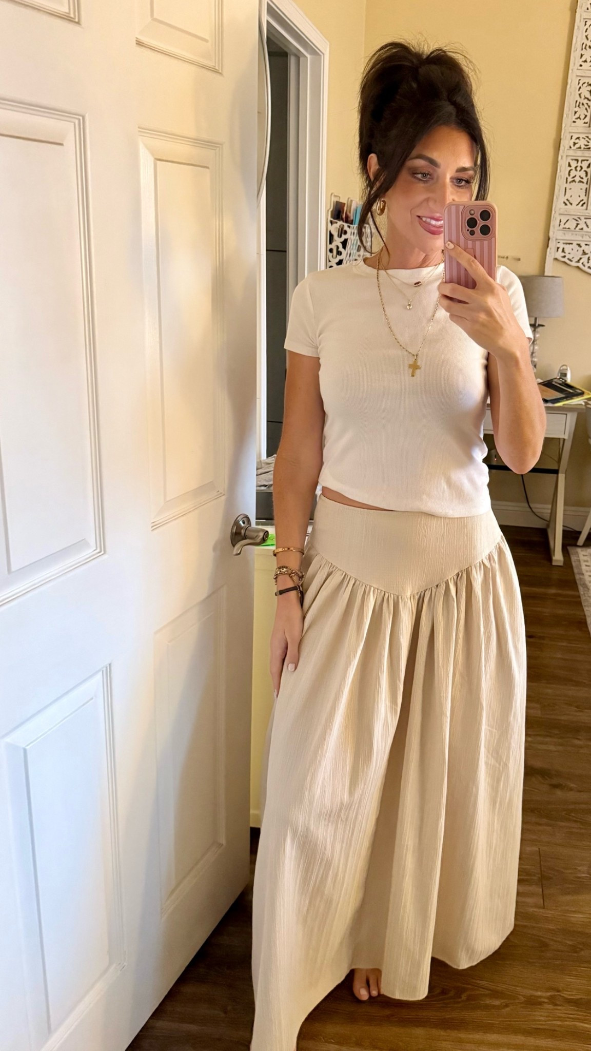 Wearing a medium in the tee and skirt. Love this for a cute summer day.

#LTKootd