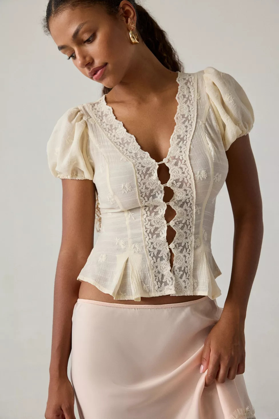 Kimchi Blue Aurelia Lace Trim Puff Sleeve Blouse | Urban Outfitters (US and RoW)