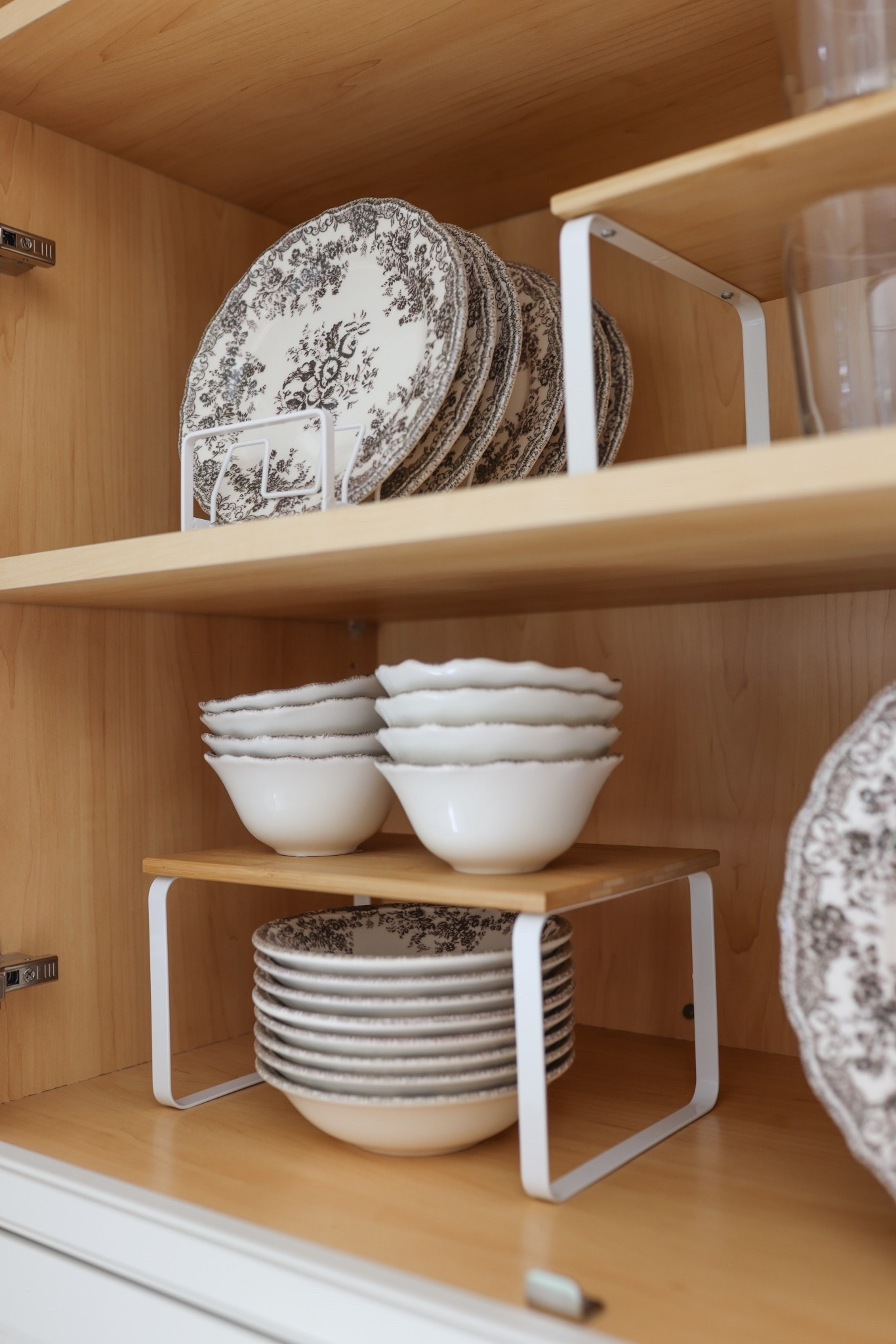 Kitchen cabinet organization ideas 

Home organization, Amazon finds, Amazon home, Amazon favorites, dish organizer

#LTKHome