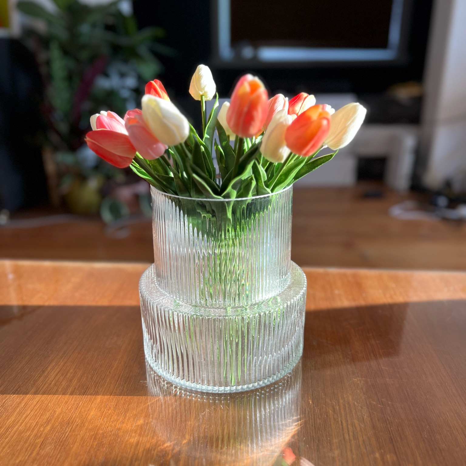 spring home decor, glass vase, affordable glass vase, large glass vase, stylish glass vase, faux tulips, artificial tulips, artificial flowers, faux stems, spring florals 

#LTKhome #LTKunder50 #LTKFind