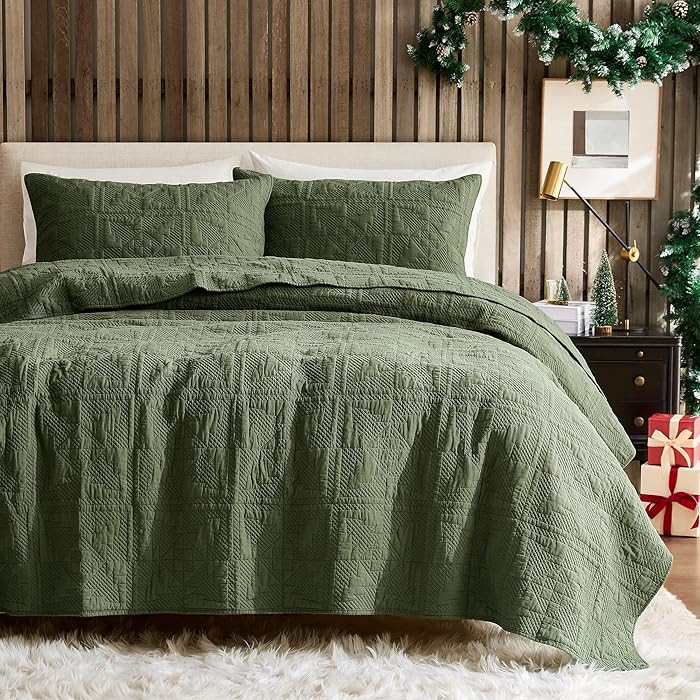 WDCOZY Olive Green Christmas Quilt Queen Size, 100% Cotton Lightweight Reversible Bedding Set wit... | Amazon (US)