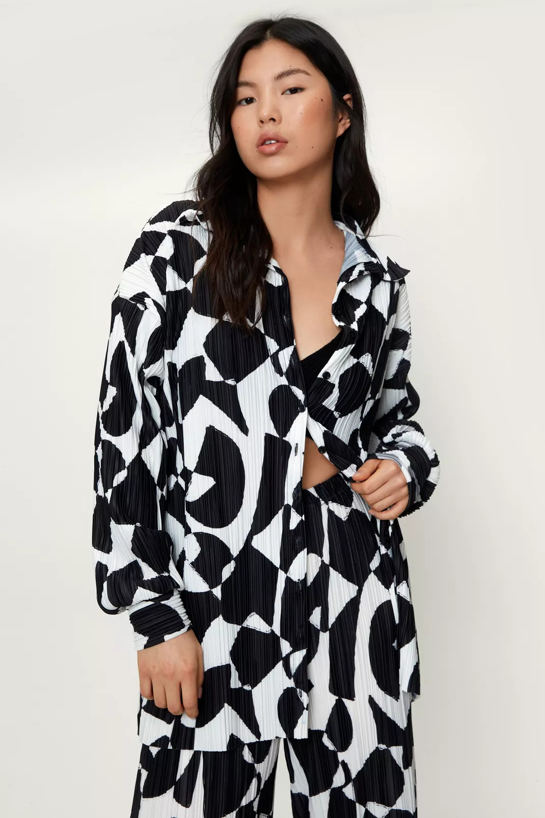 Plisse Monochrome Abstract Oversized Shirt | NastyGal (UK, IE)