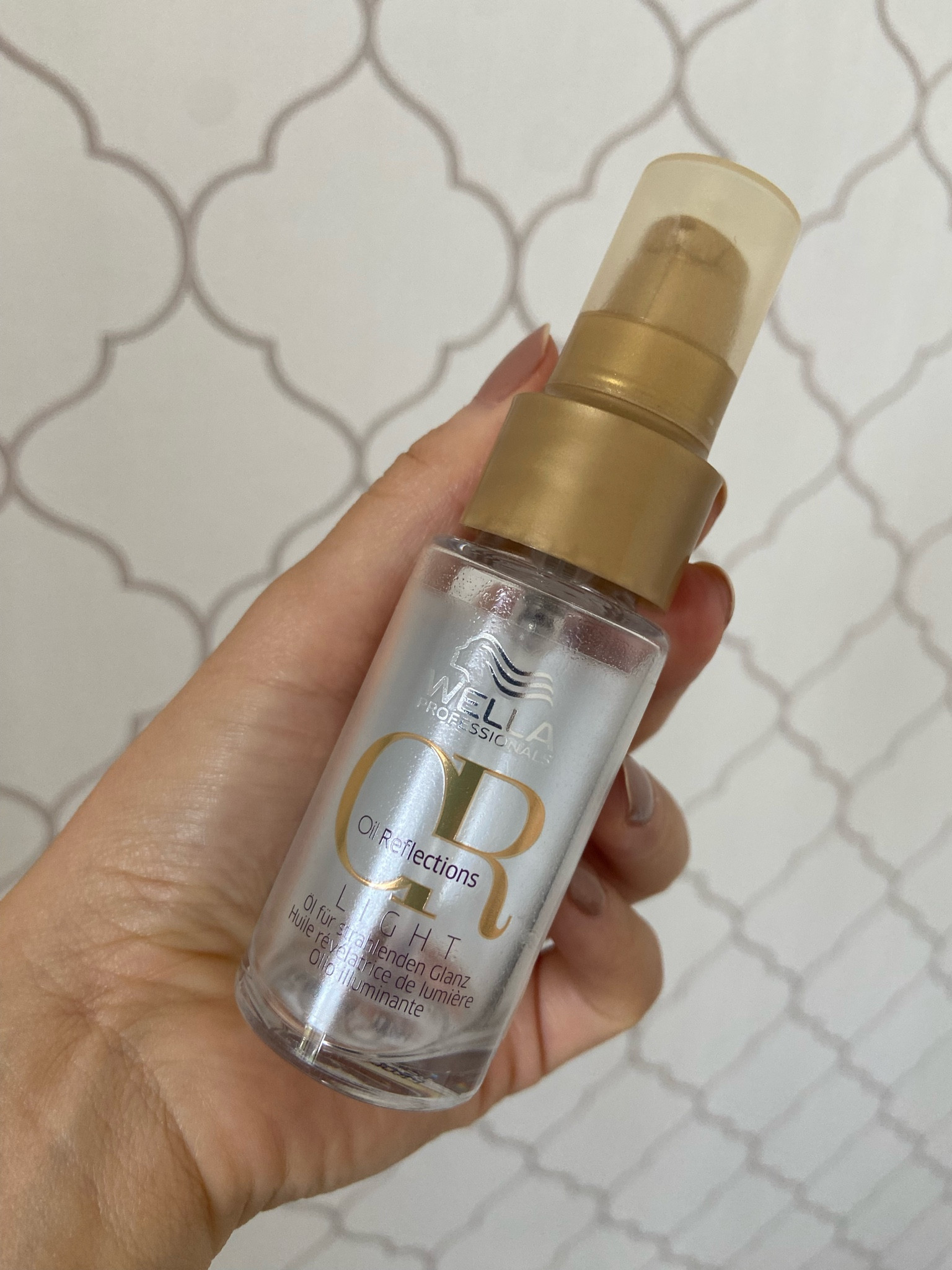 Depois que eu comecei a usar óleo meu cabelo ficou outro. Esse da Wella é perfeito. Ele hidrata e traz uma nações e brilho instantâneo e melhor ainda, deixa meu cabelo que é fino mais texturizado e zero pesado. Vale muuuito a pena.

#LTKCyberWeek #LTKbrasil #LTKbeauty