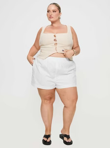 Dobby Shorts White Curve | Princess Polly AU
