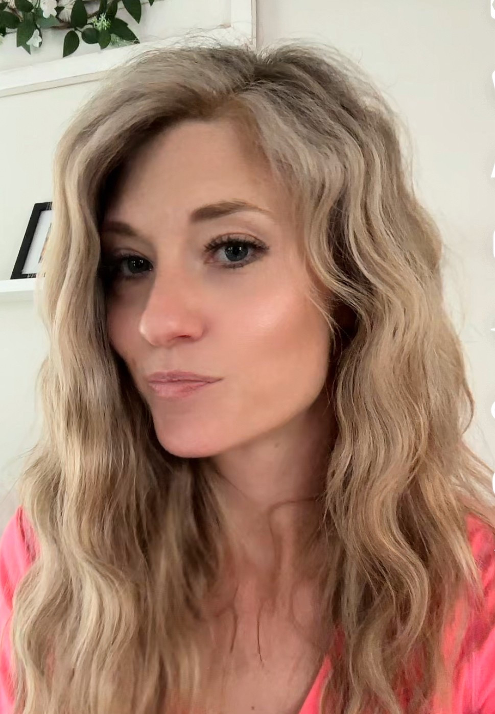 Summer Girl Hair ☀️

I’m OBSESSED with this hair waver!! Snag for beach waves this summer sun 🏖️ 



#LTKBeauty #LTKSummerEdit