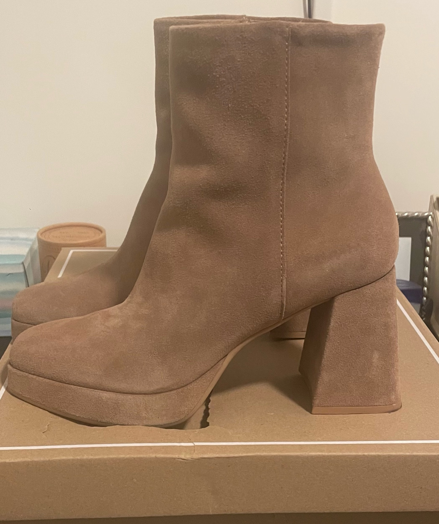 Dsw- Dolce Vita Gracie brown suede block heel. 


#LTKWatchNow #LTKShoeCrush #LTKFindsUnder100