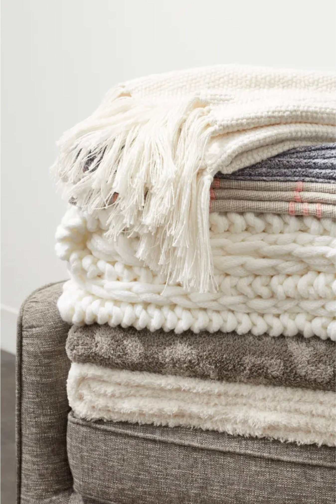 These Barefoot Dreams Throws make wonderful gifts! Up to 39% off! 

Barefoot Dreams
Throw Blanket 

#LTKhome #LTKGiftGuide #LTKHoliday