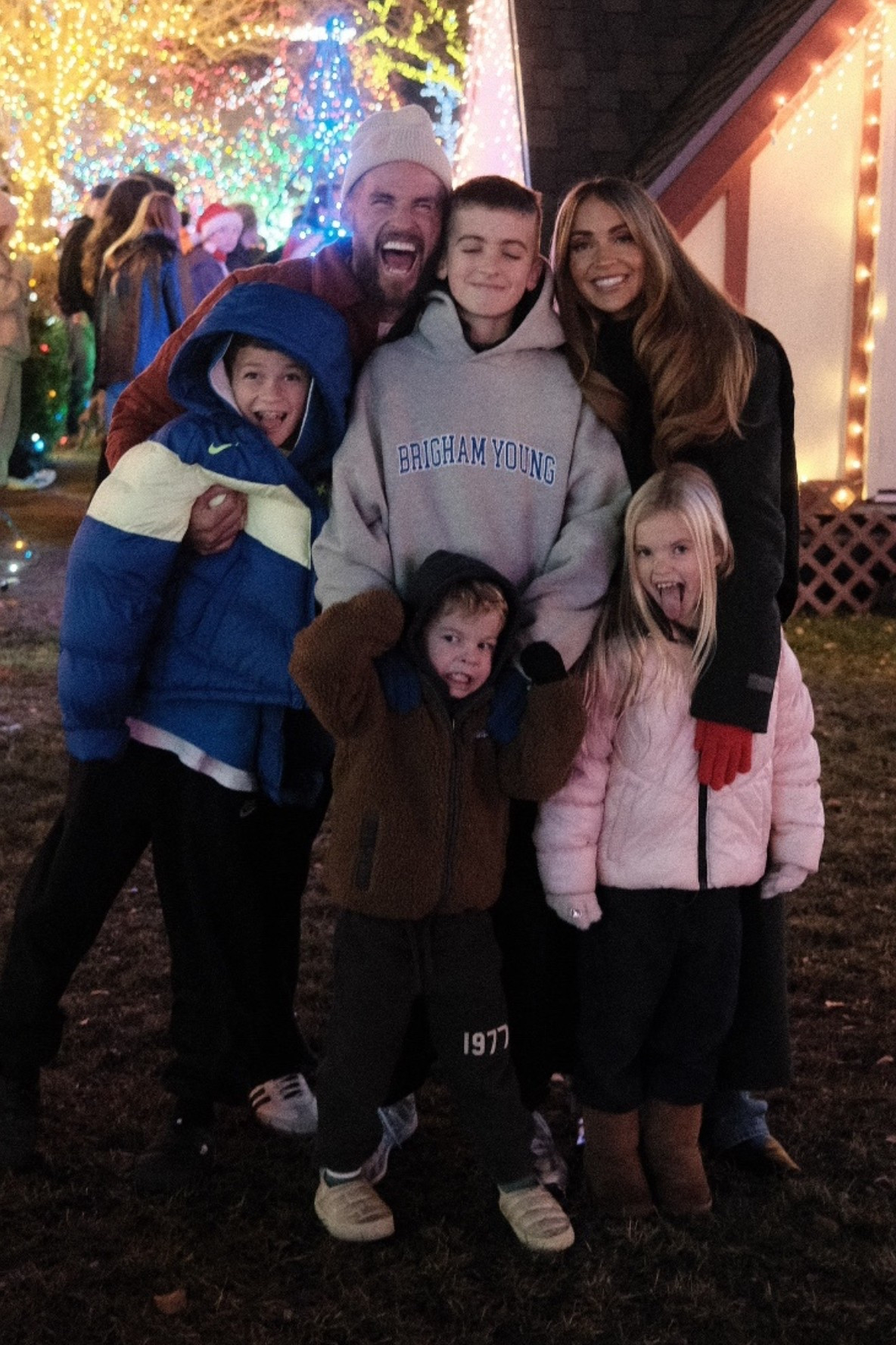 My fit for a night of seeing Christmas lights ❤️