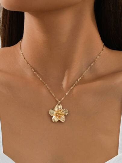 1pc Vacation Style 5-Leaf Flower Gold Pendant Necklace, Wedding Gift For Women - Size one-size | SHEIN