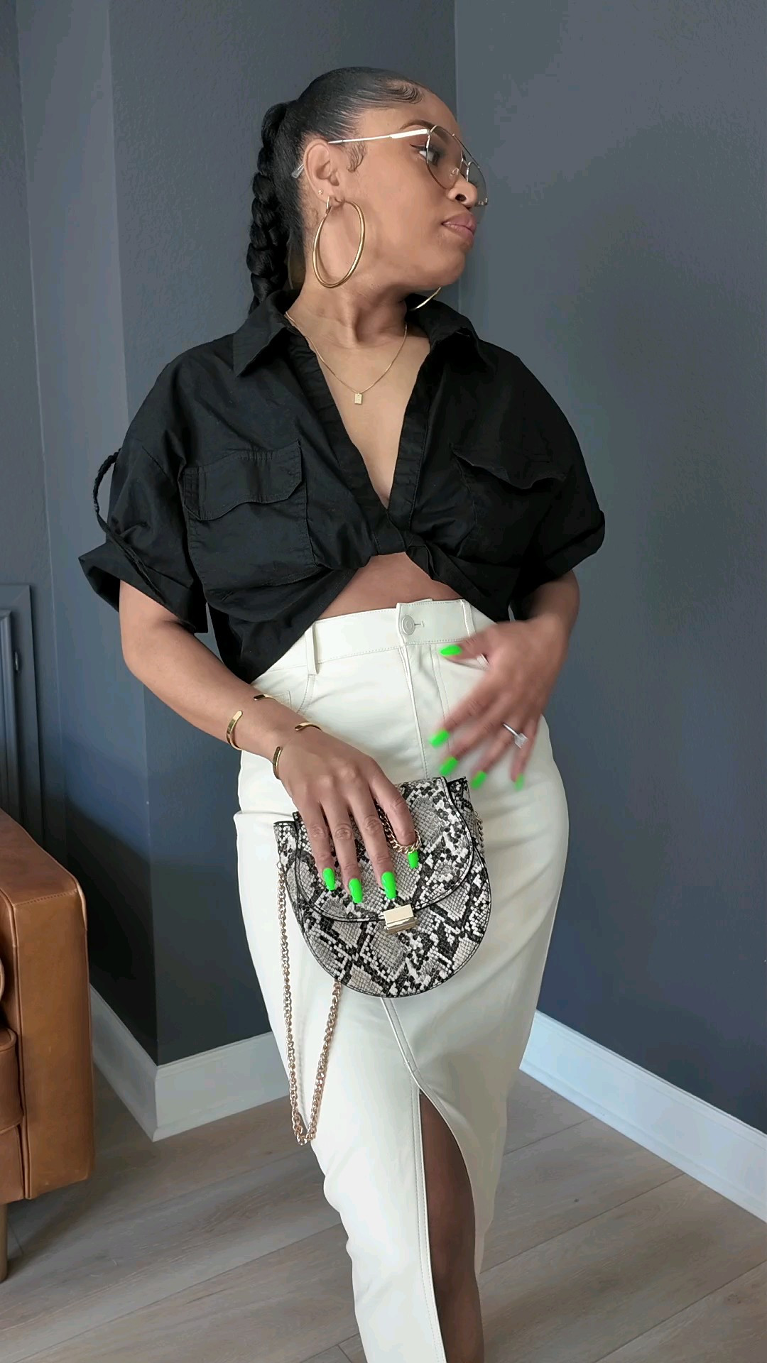 • This twist-front top is my new fave! 😍

