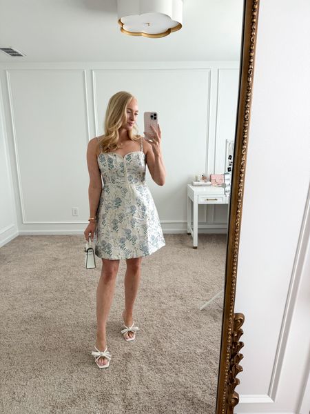 This floral mini dress is a must have for spring. I love the sweetheart neckline. Pair it with some white bow heels and a handbag for the perfect feminine look. 

#LTKstyletip #LTKshoecrush #LTKSeasonal