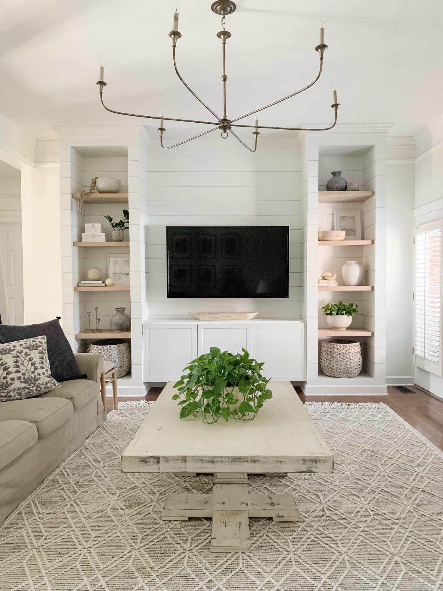 Here is my Nottaway Chandelier! It’s a splurge so I also linked a few dupes. 

#LTKhome