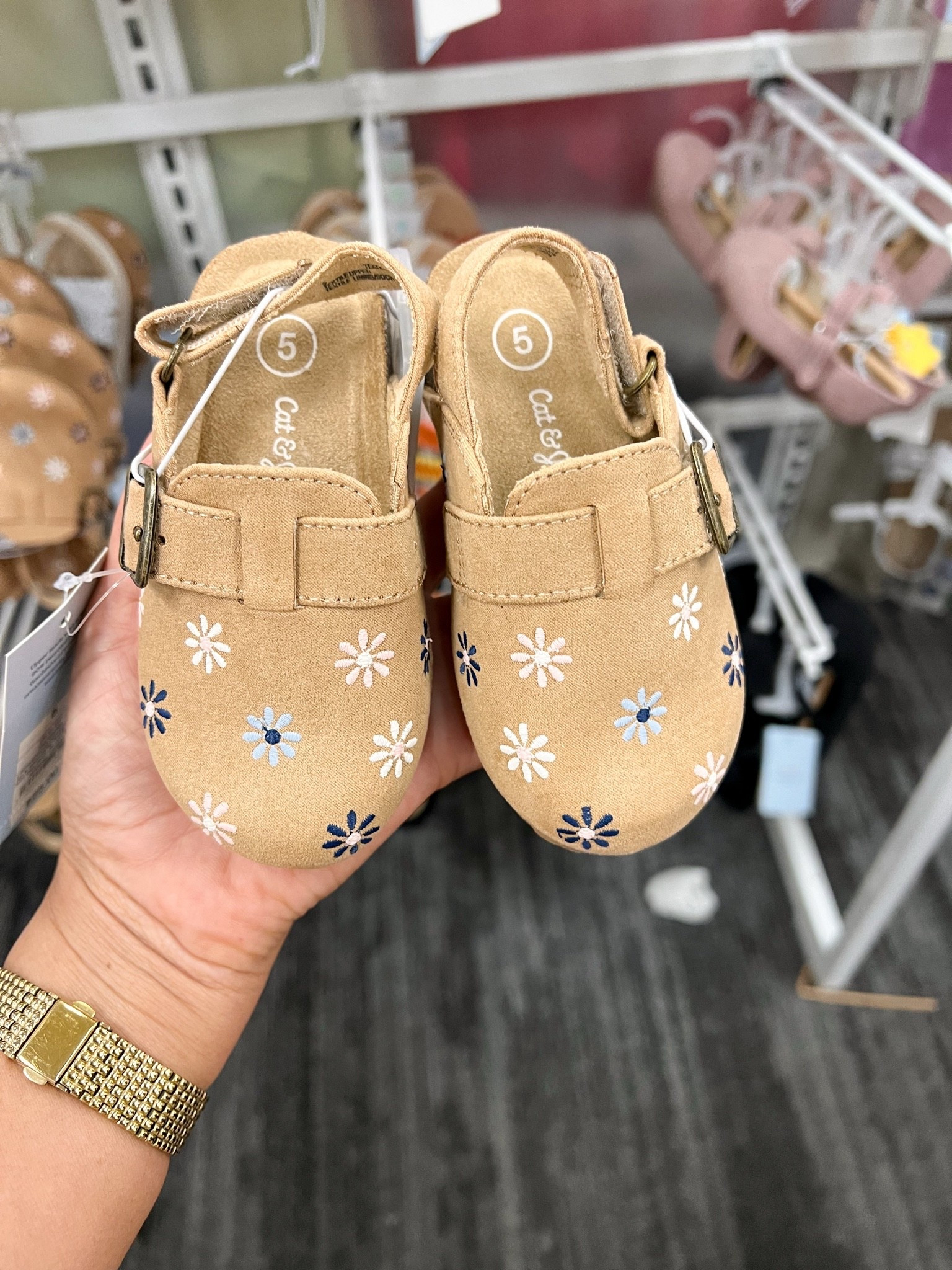30% off toddler shoes at Target

Target finds, toddler girl, kids shoes

#LTKKids #LTKSaleAlert