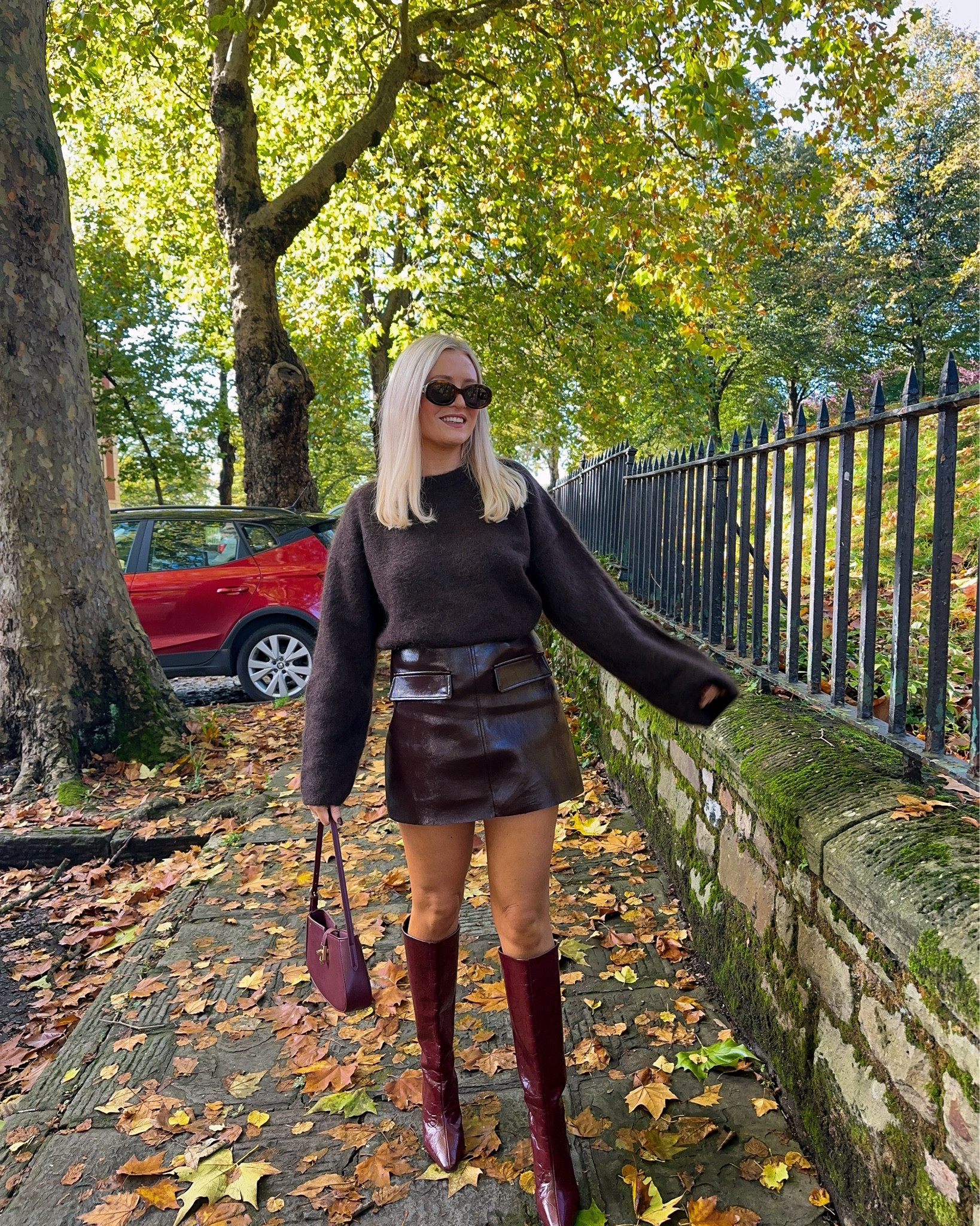 A favourite recent outfit ❤️🍂

#mohairknit #kneehighboots #burgundyboots #autumnoutfit #miniskirt #H&M