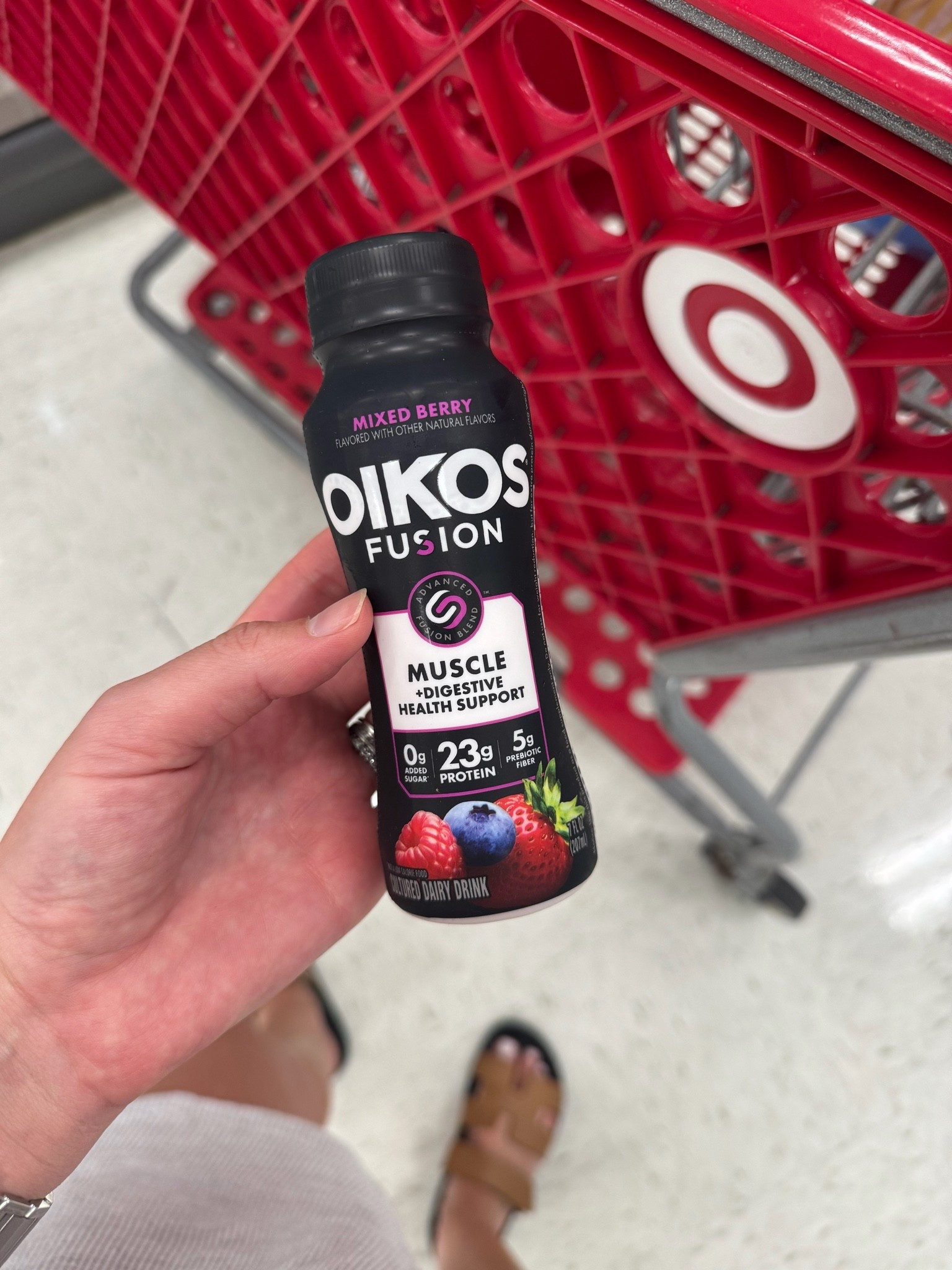 #ad aaaall the good eats this day 💪🏼🕺🏻

I’m all about stocking up on easy staples to help you hit your protein & fiber goals, & thankfully these @oikos Fusion Drinks make it crazy easy to do just that. They have 23g of protein per bottle + 5g of prebiotic fiber to support digestive health, & their patented Advanced Fusion Blend helps build & retain muscle mass during weight loss if that happens to be your goal at the moment**.

Personally I’m also a big fan of the 0g added sugar* & no artificial sweeteners👏🏼.

Linking them here via my @shop.ltk so you can snag some @target now! 

*not a low calorie food
**Contains whey, leucin, and vitamin D which, together with exercise and a balanced diet, help maintain muscles.

#TargetPartner #oikosstrong #oikostarget #targetfinds #liketkit